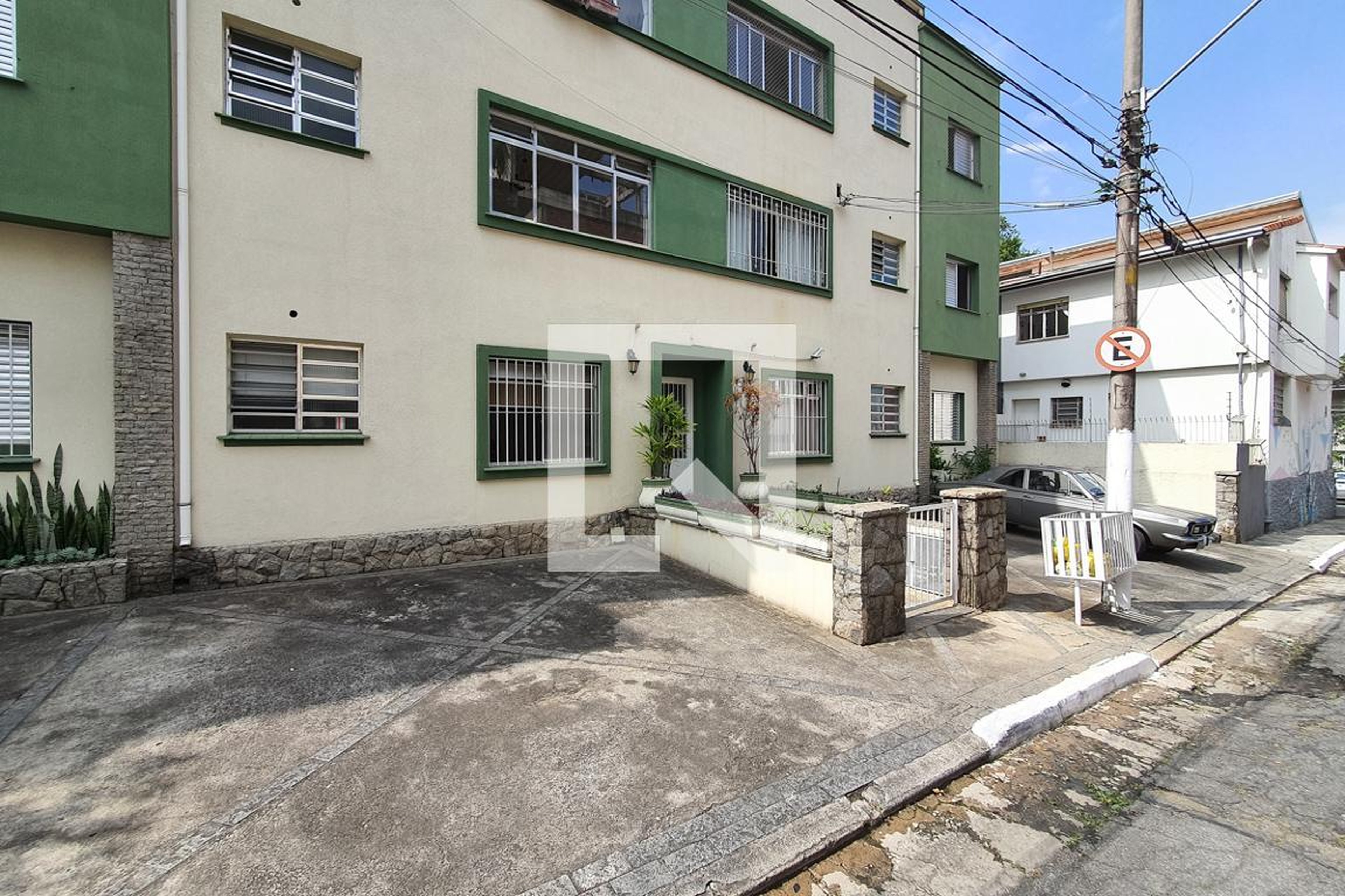 Fachada Condomínio em Rua Ministro Moretzsohn, 63