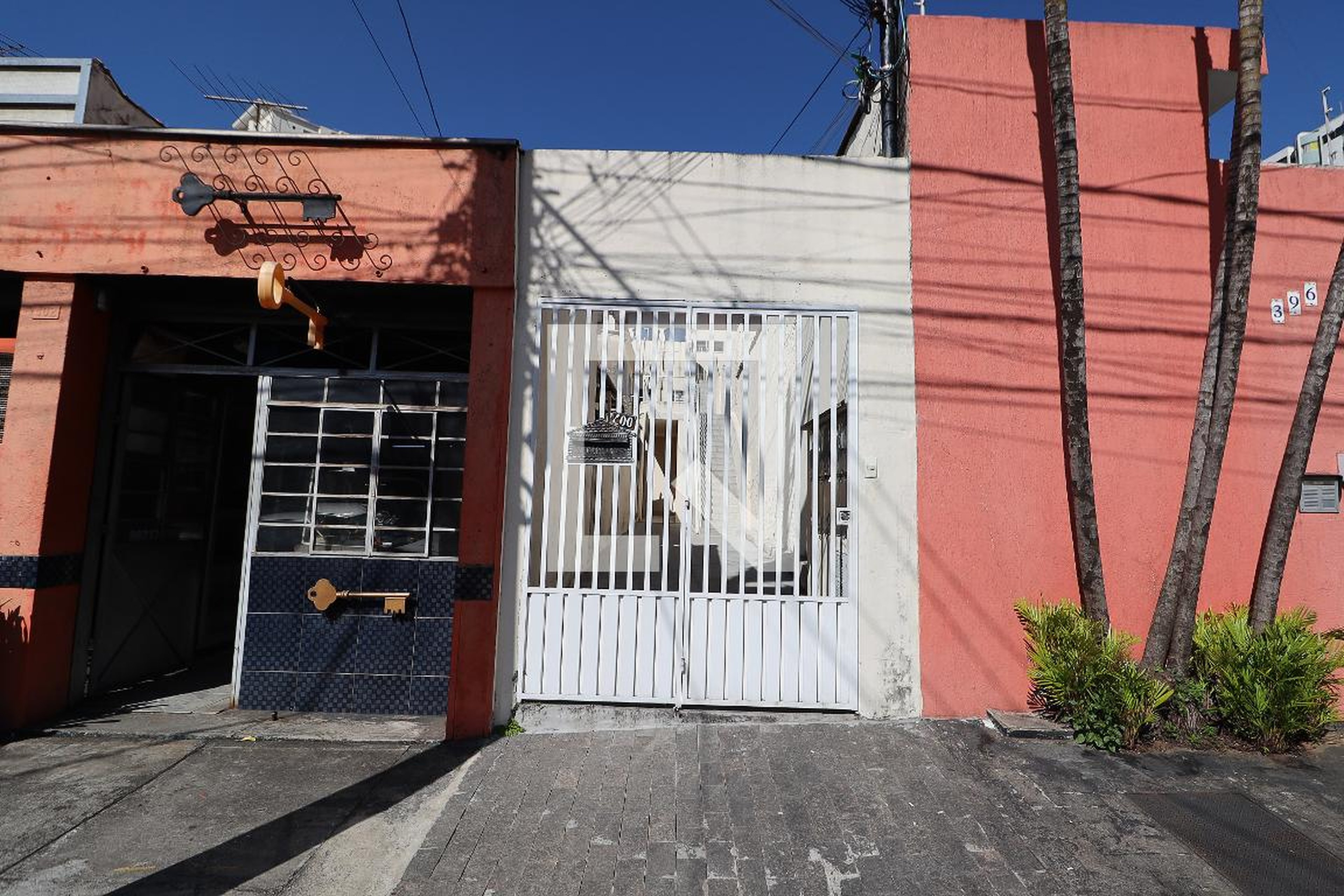 Fachada Condomínio em Rua Campo Largo, 400