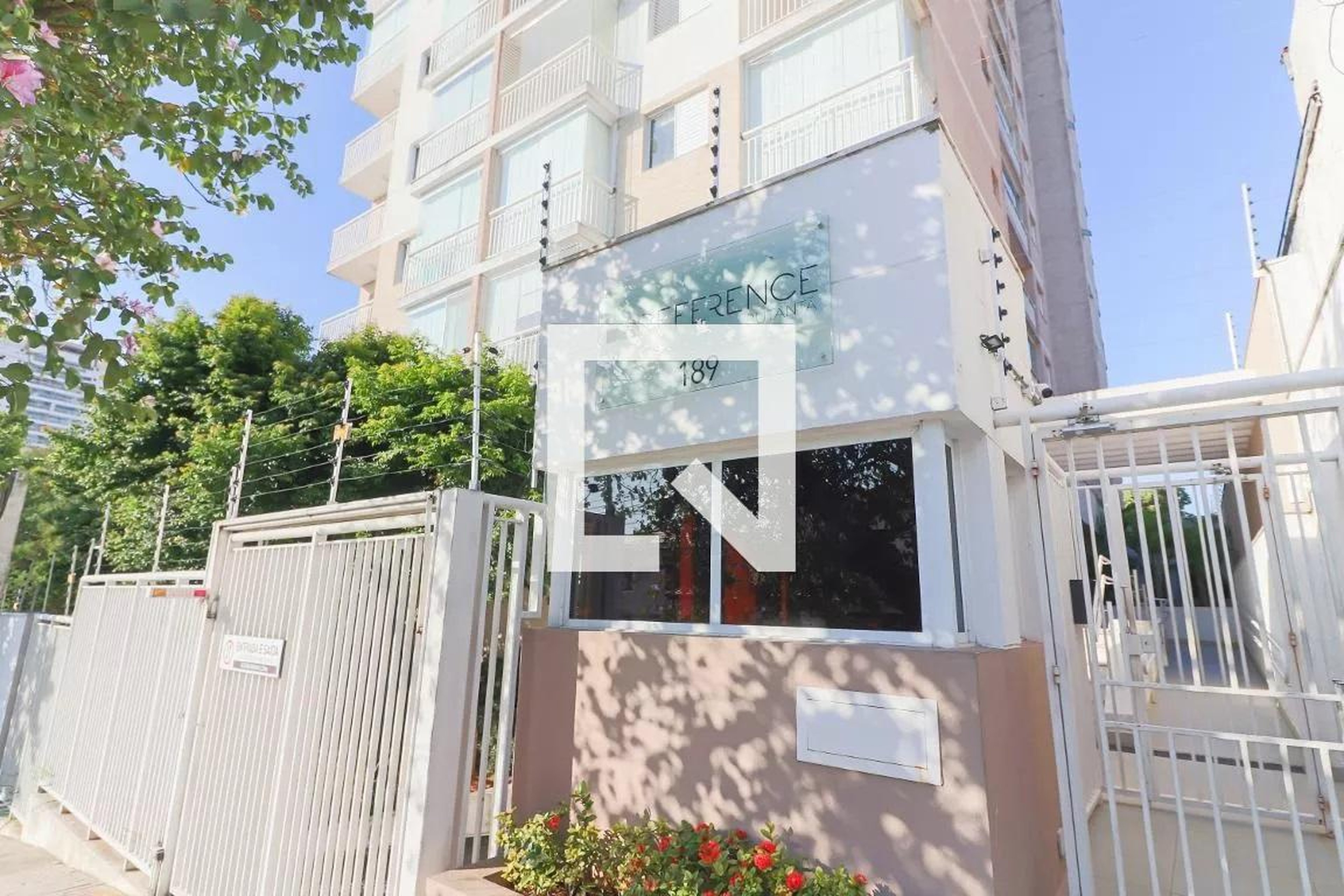 Fachada do Condomínio Condomínio Reference Butantã