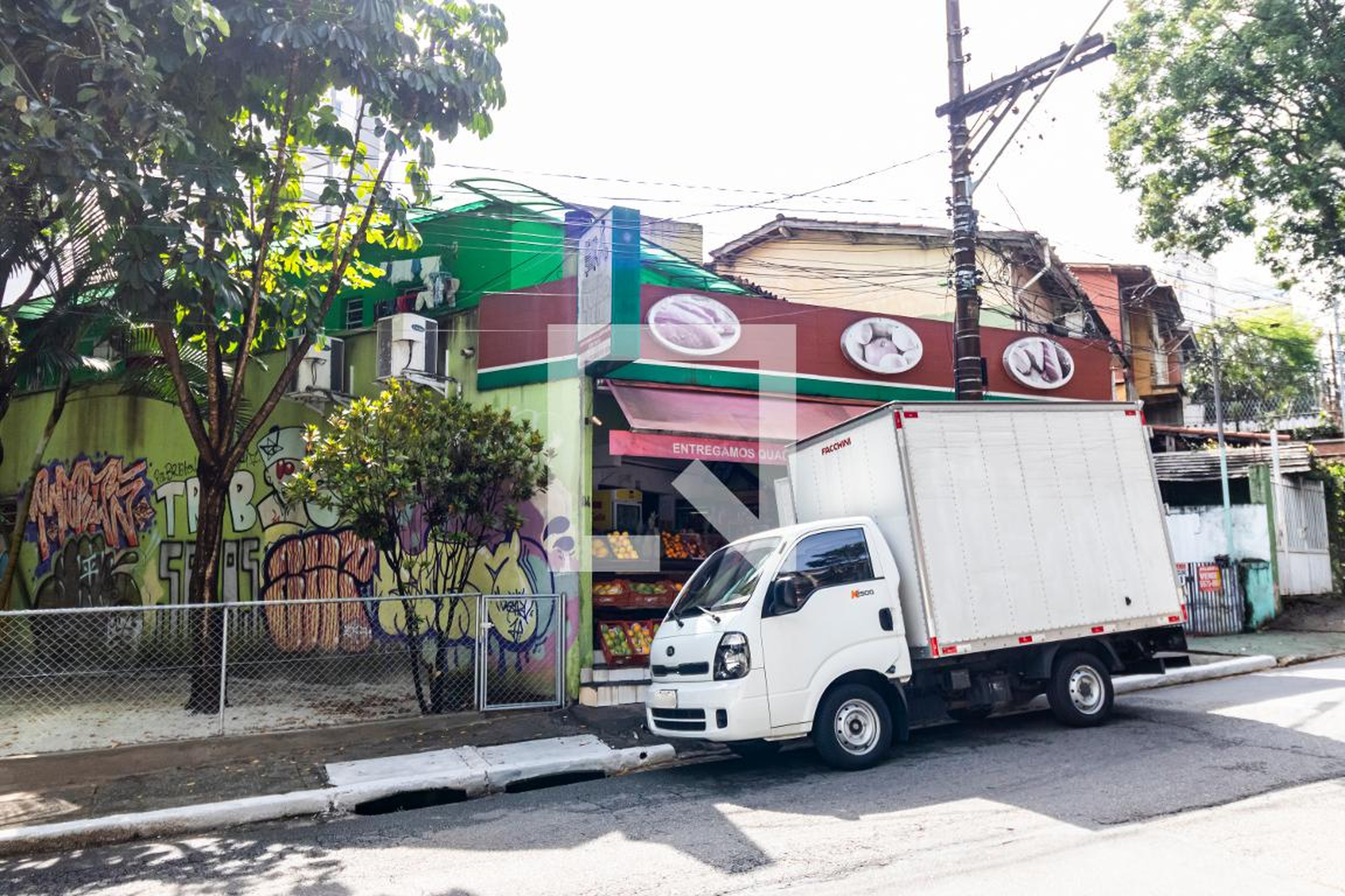 Fachada Condomínio em Rua Alceu Wamosy, 104