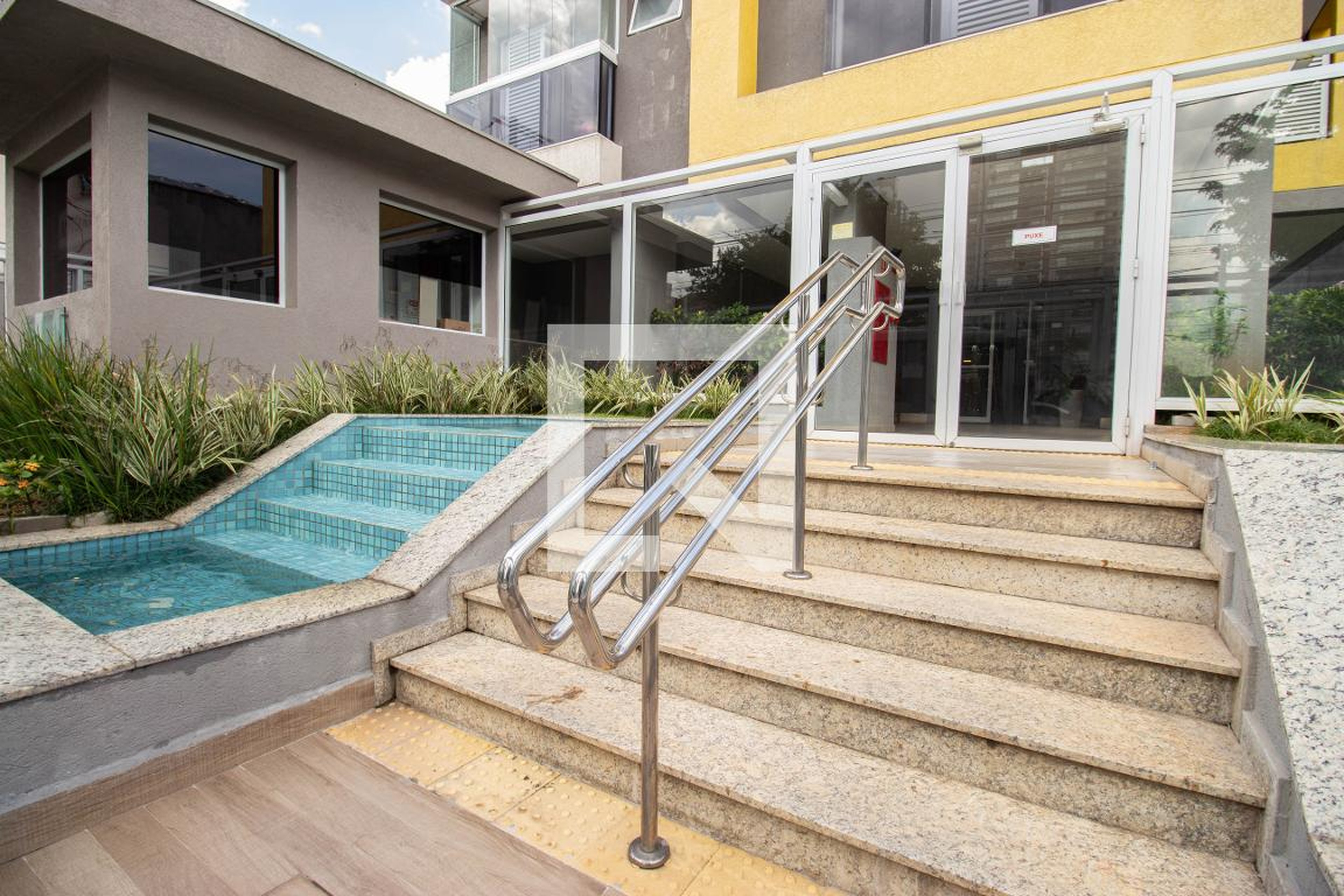 Fachada Condomínio New Life Mbigucci