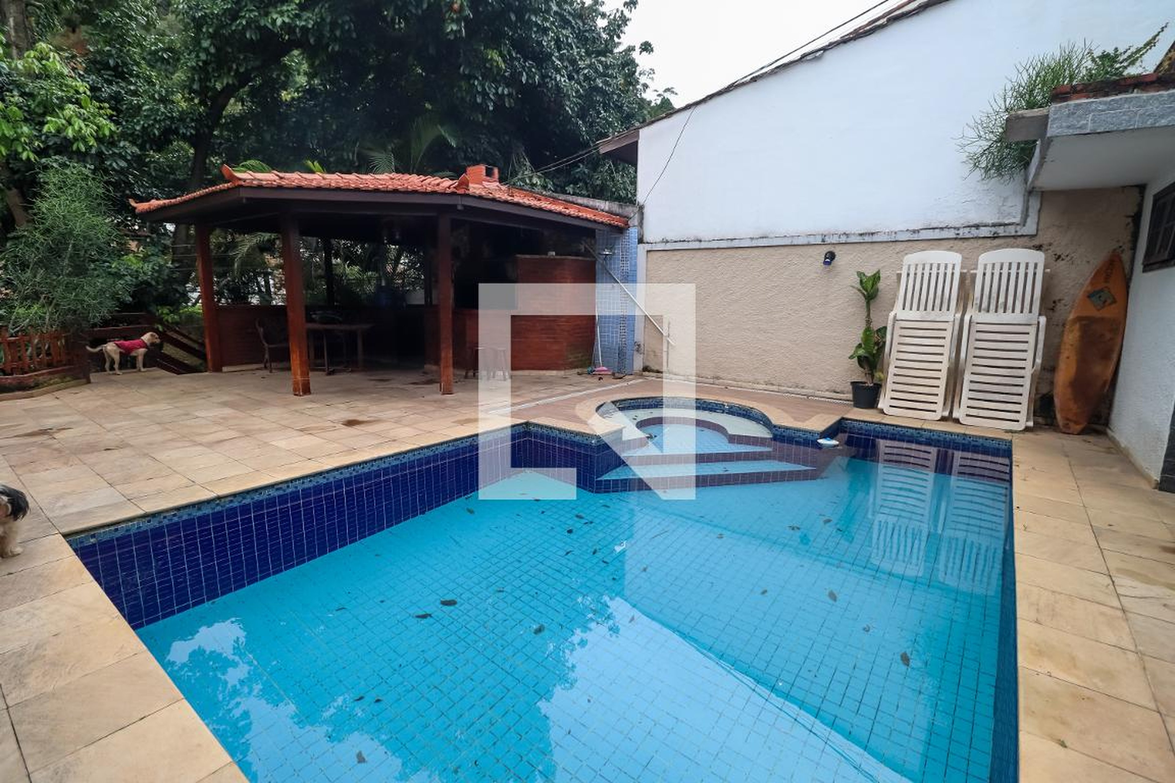 Piscina Condomínio Suíça Carioca 2