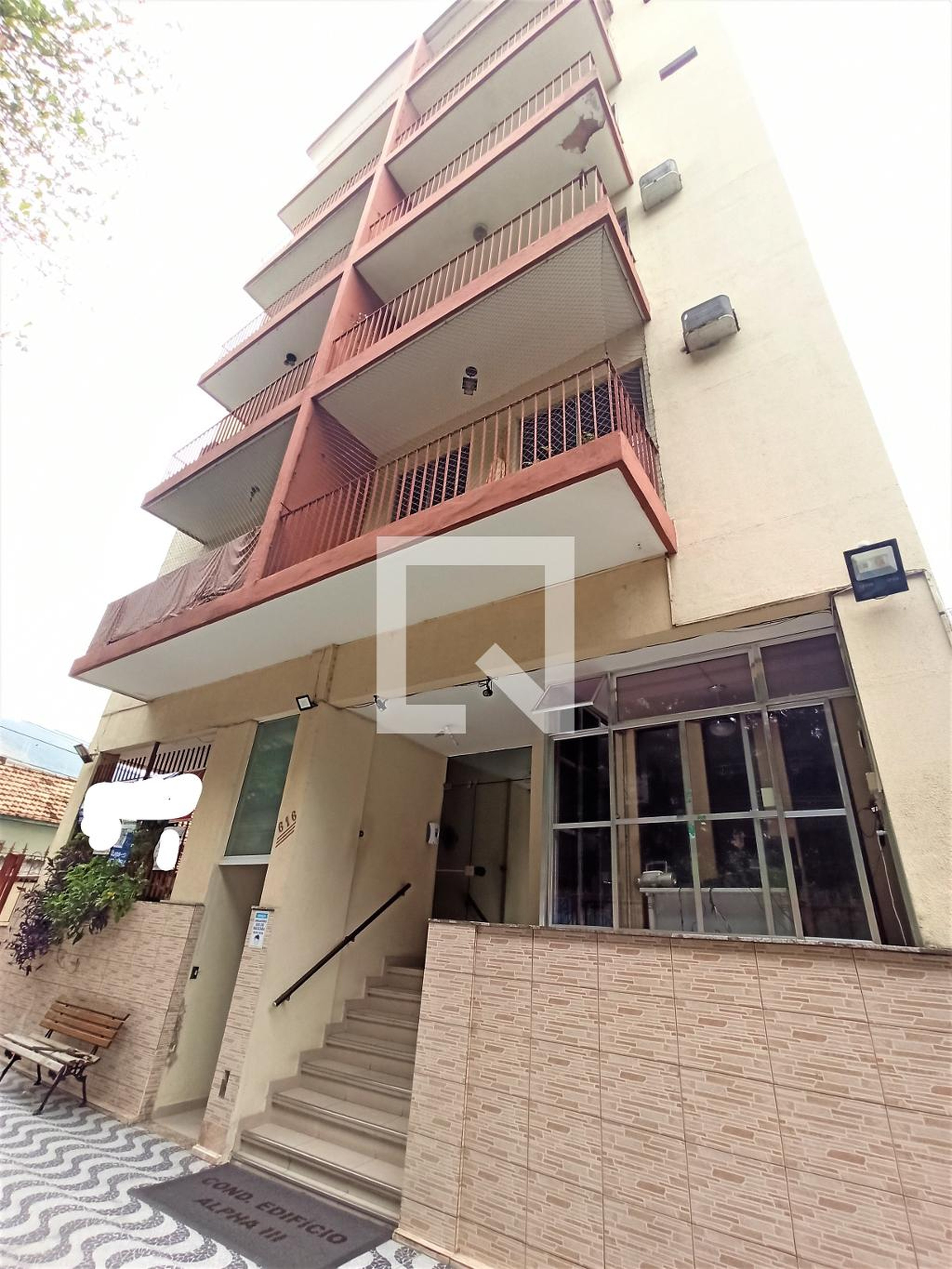 Fachada do Condomínio Condomínio Alpha III