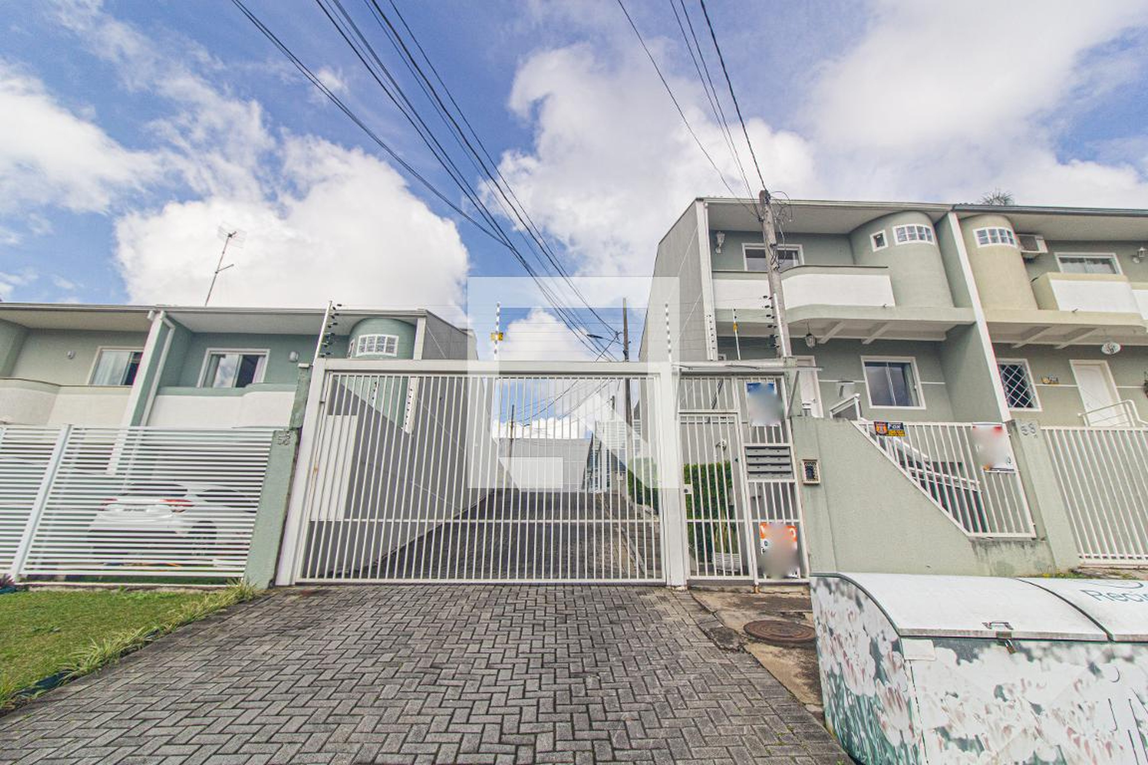 Fachada do Condomínio Condomínio em Rua Vicente Geronasso, 58