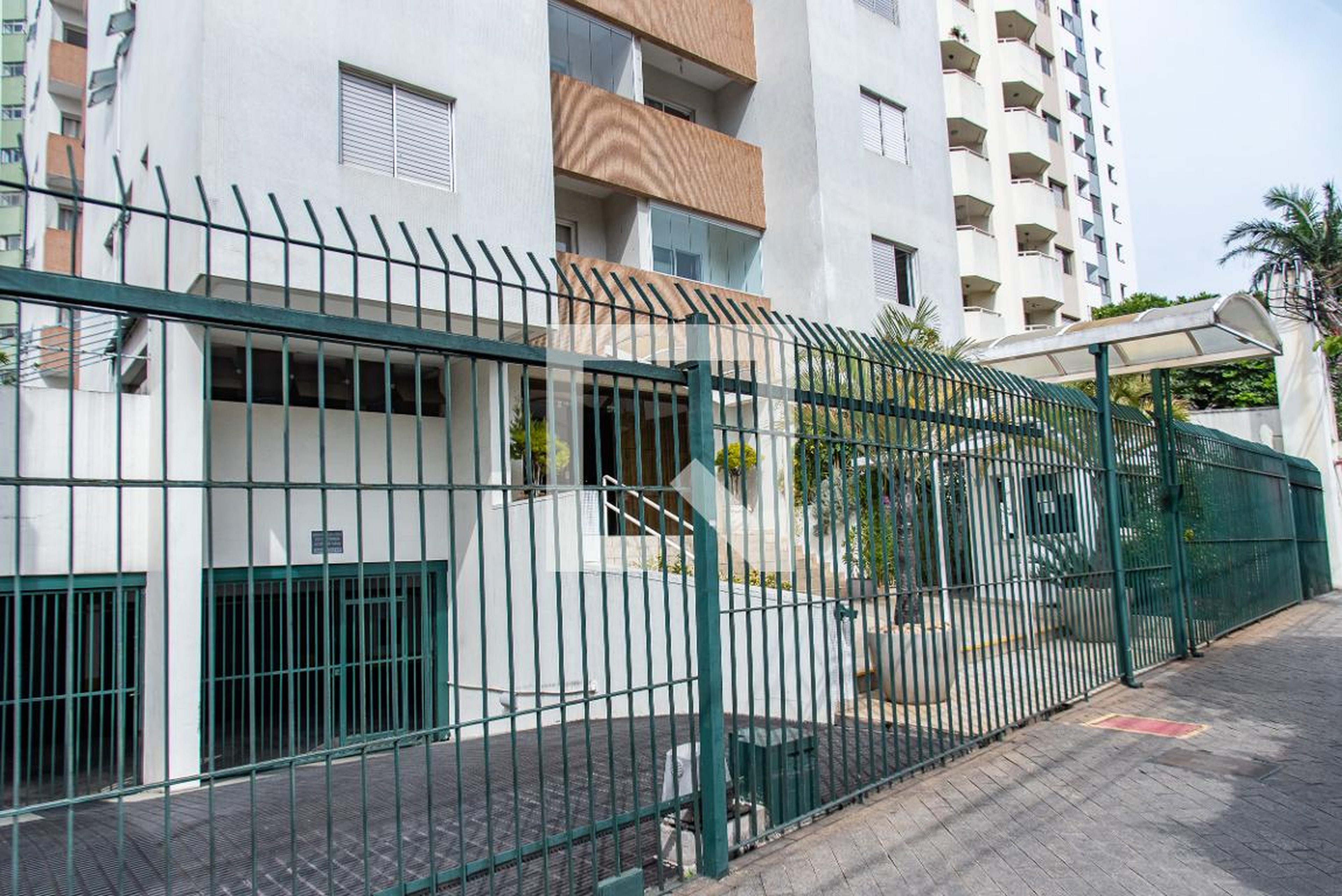 Fachada Condomínio em Rua Doutor Pinto Ferraz, 18