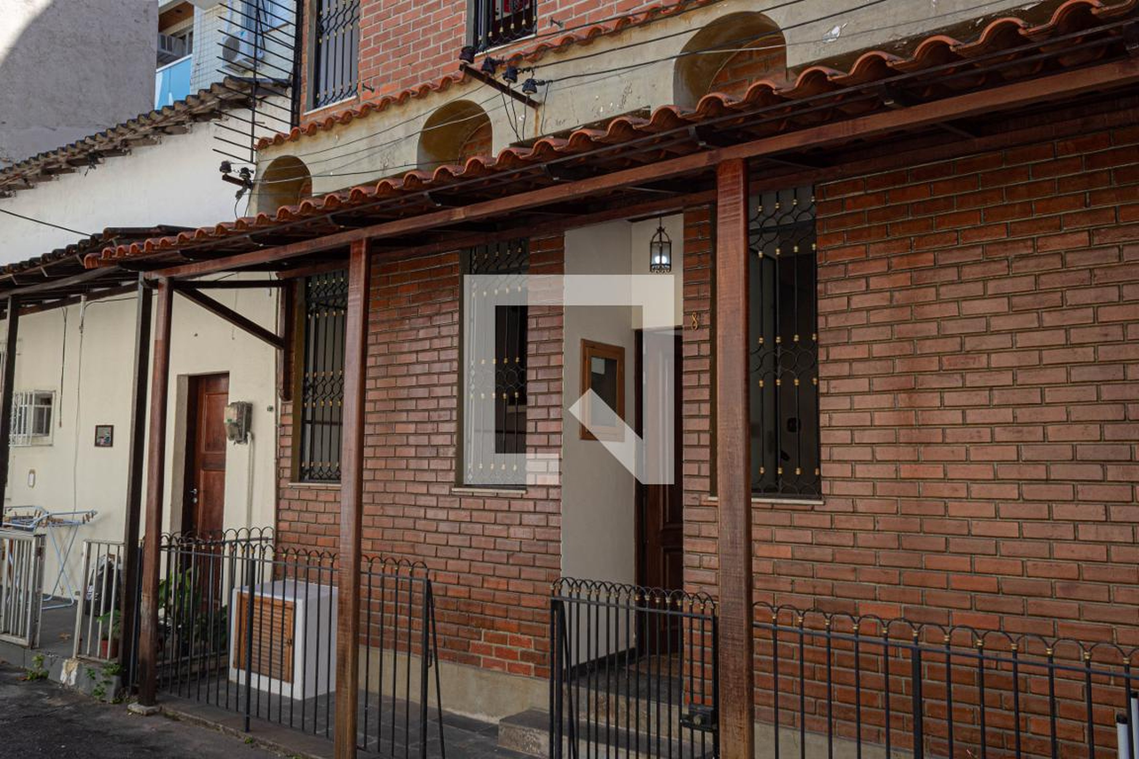 Fachada Condomínio em Rua Souza Franco, 83