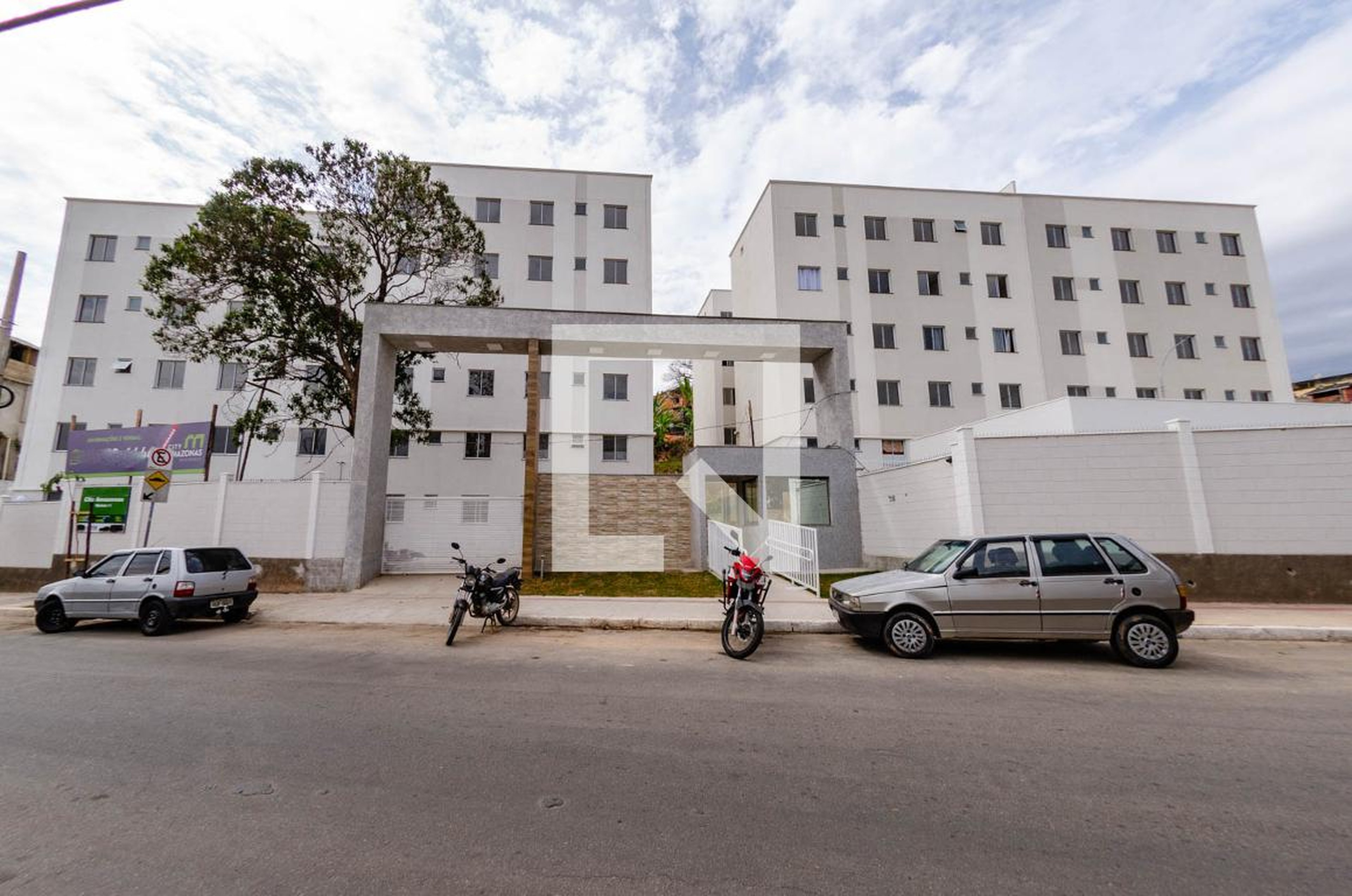 Fachada Condomínio em Rua Efigênio Sales Víctor, 86