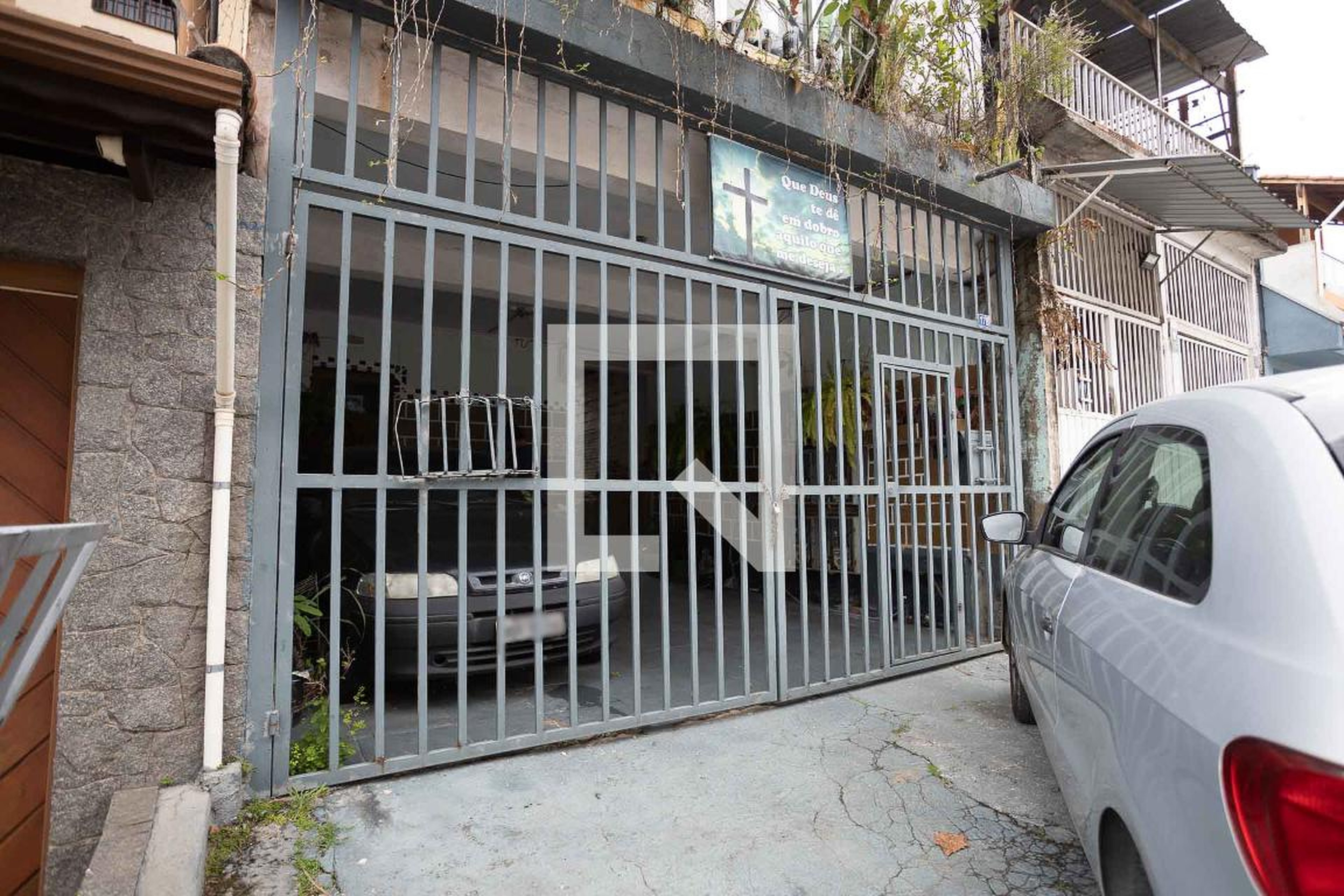 Fachada Condomínio em Rua Rafael João Avilés Sanches, 178