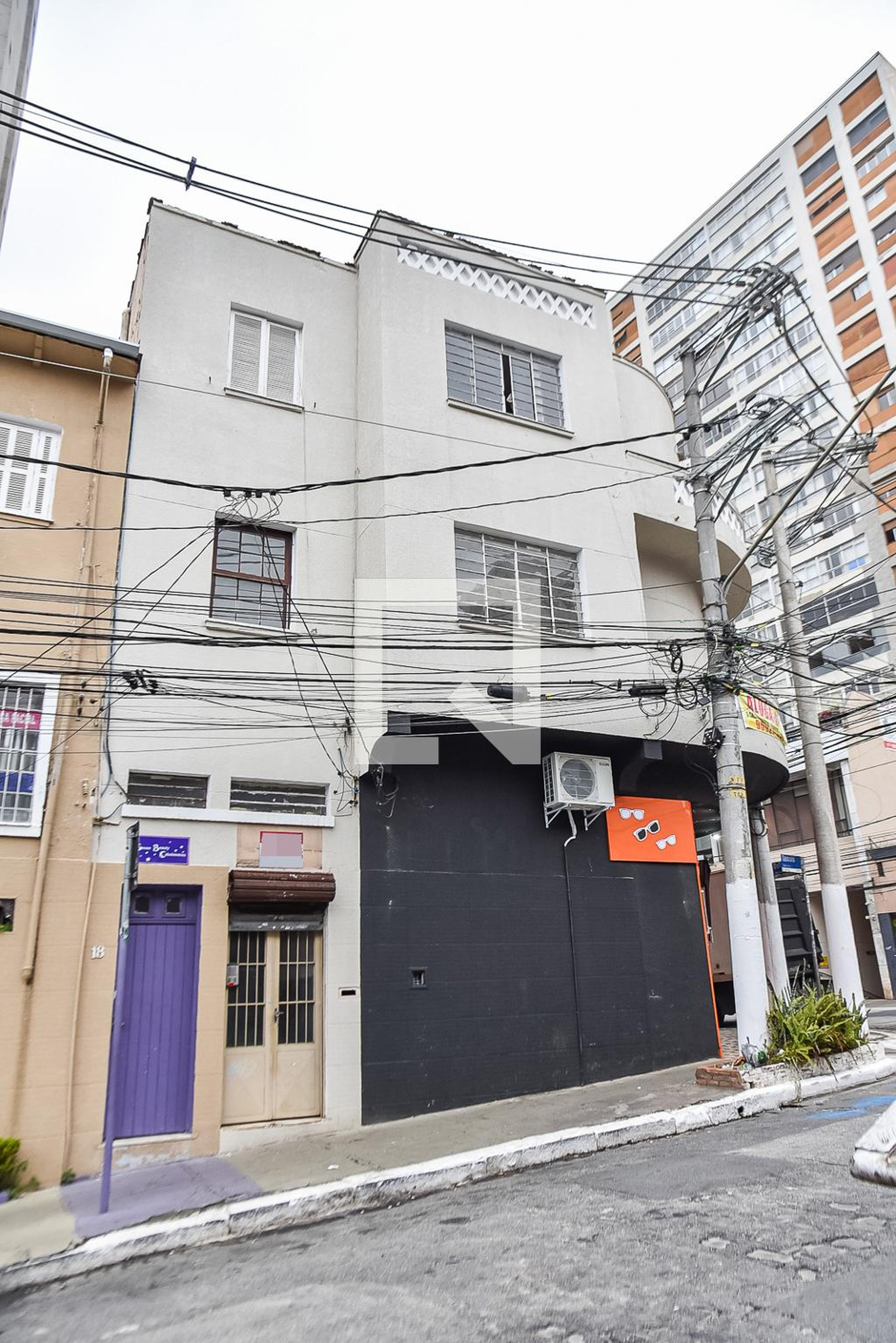 Fachada Condomínio em Rua Tamôio, 28