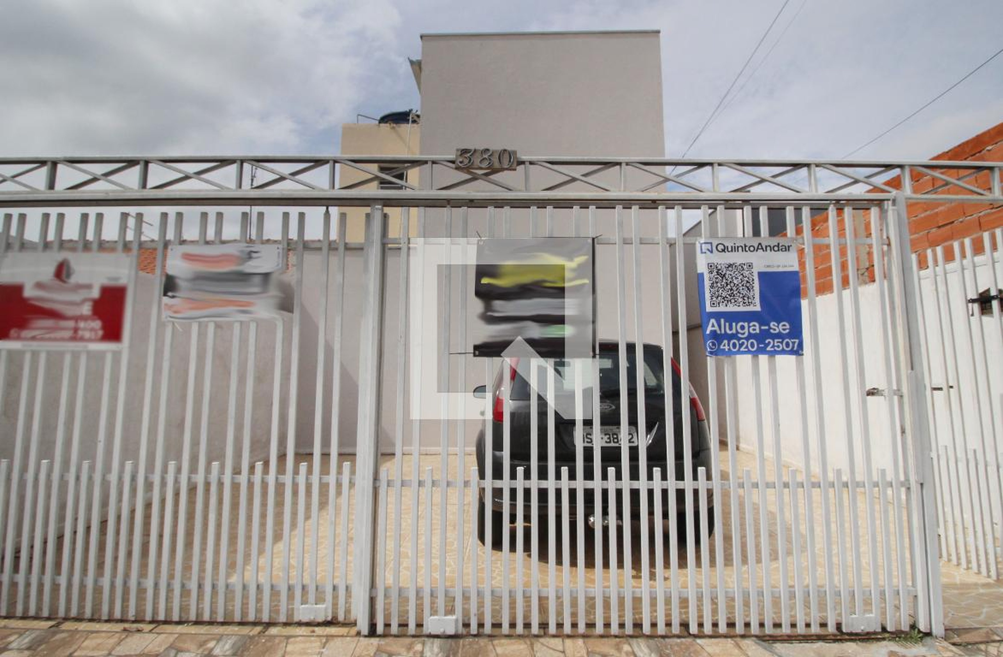 Fachada Condomínio em Rua Álvaro Coelho, 380