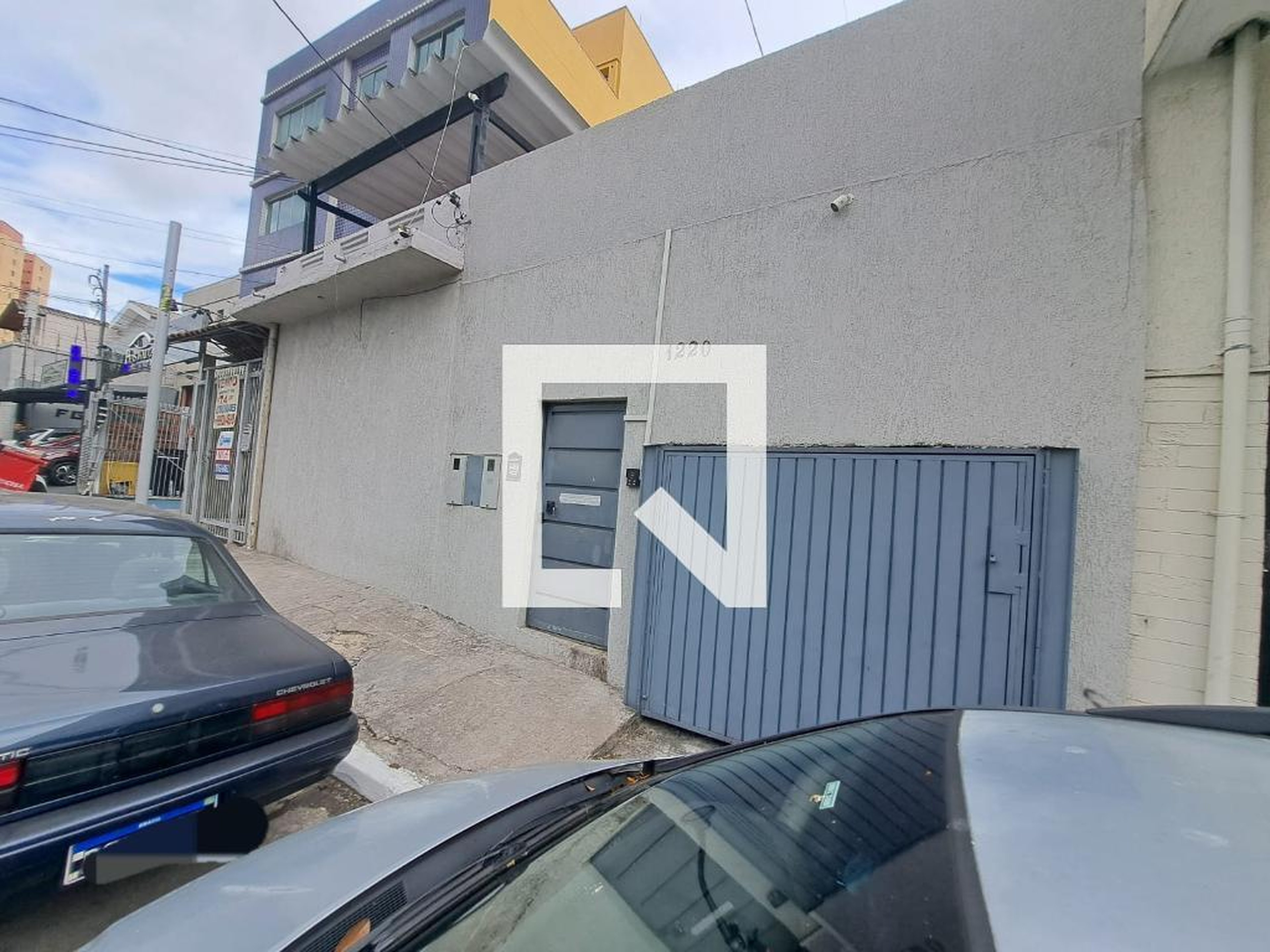 Fachada Condomínio em Rua Rosalina Alves, 144