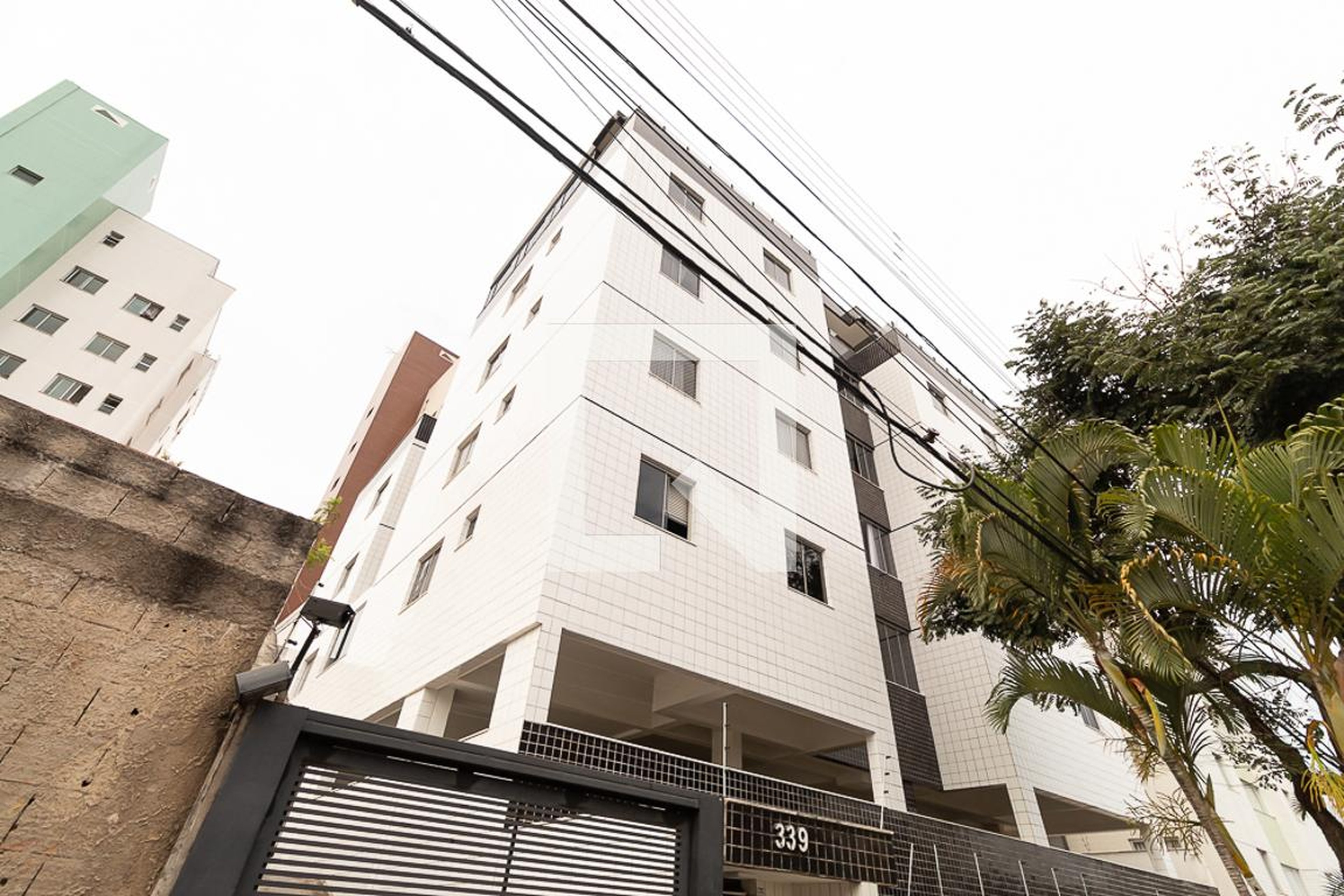 Fachada do Condomínio Condomínio em Rua Castelo de Ajuda, 339