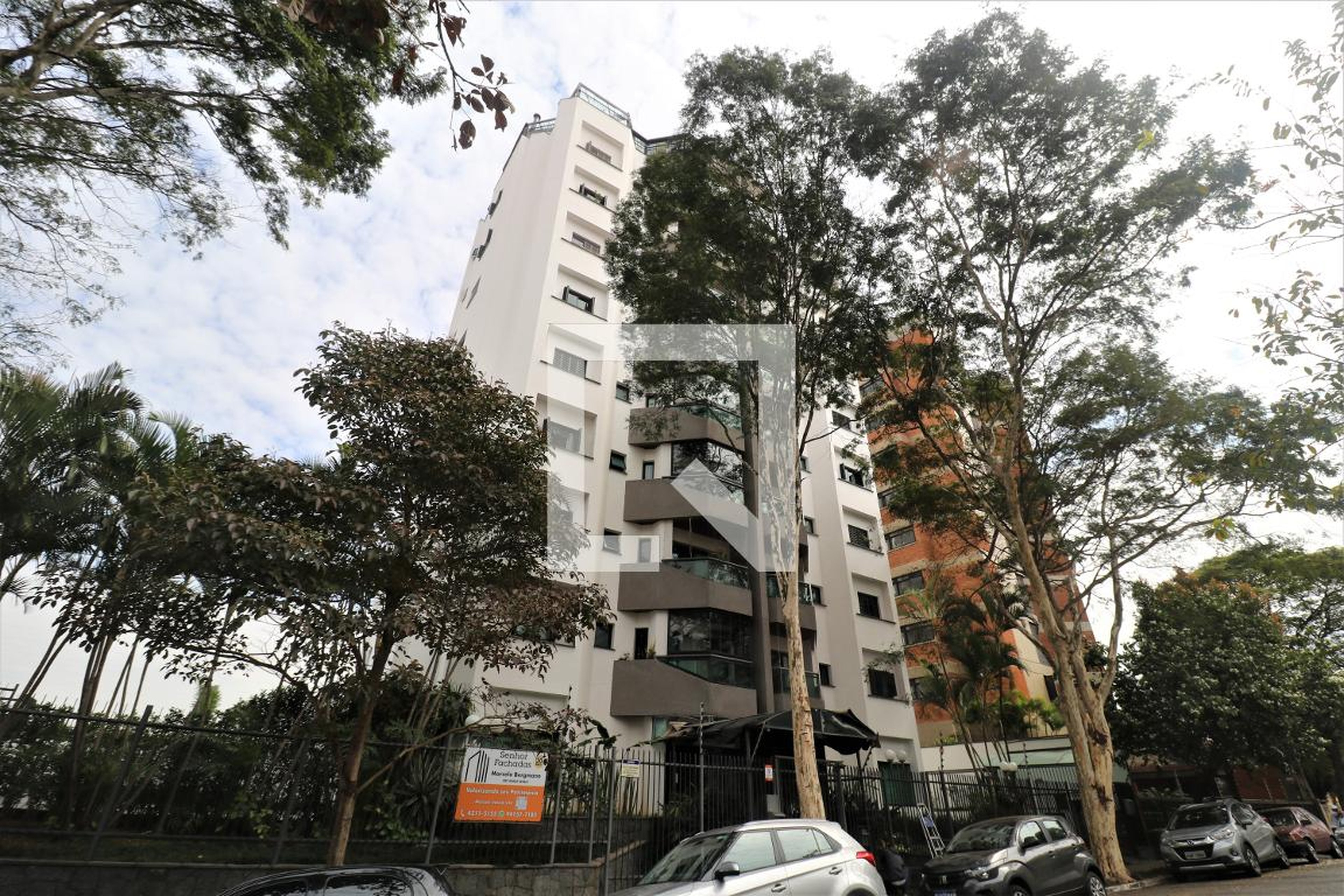 Fachada do Condomínio Condomínio Amadeu rey