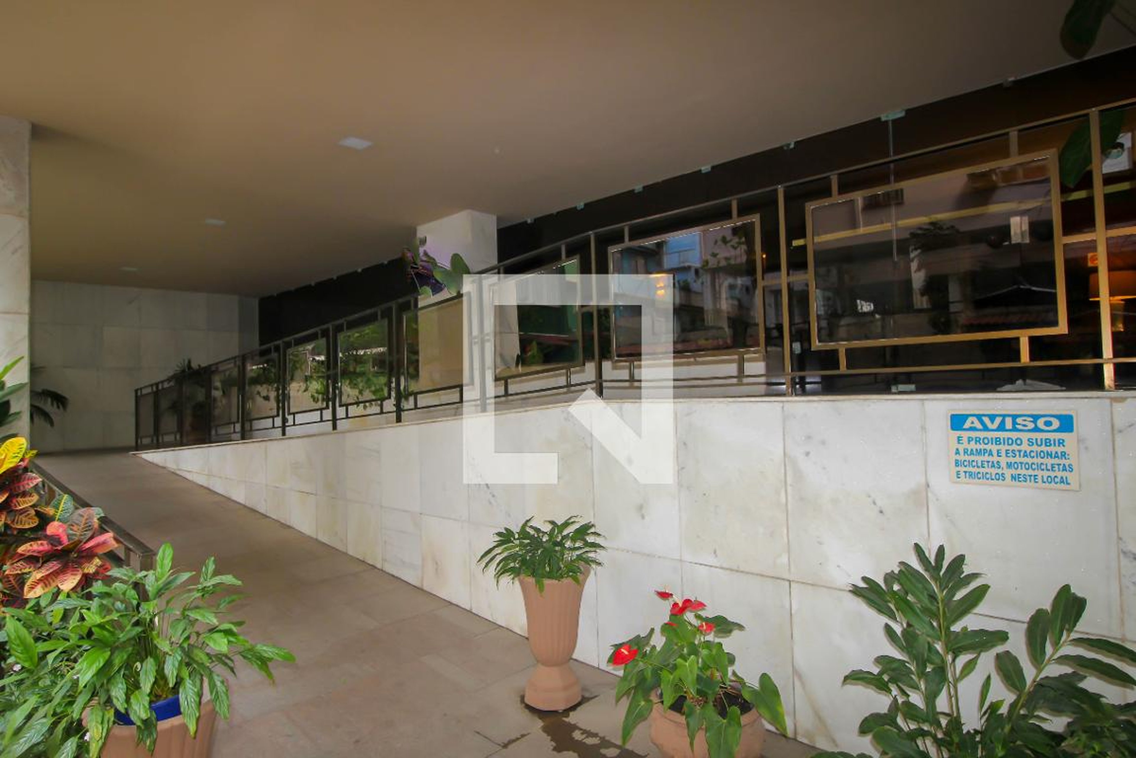 Entrada do Prédio - Amélia de Almeida