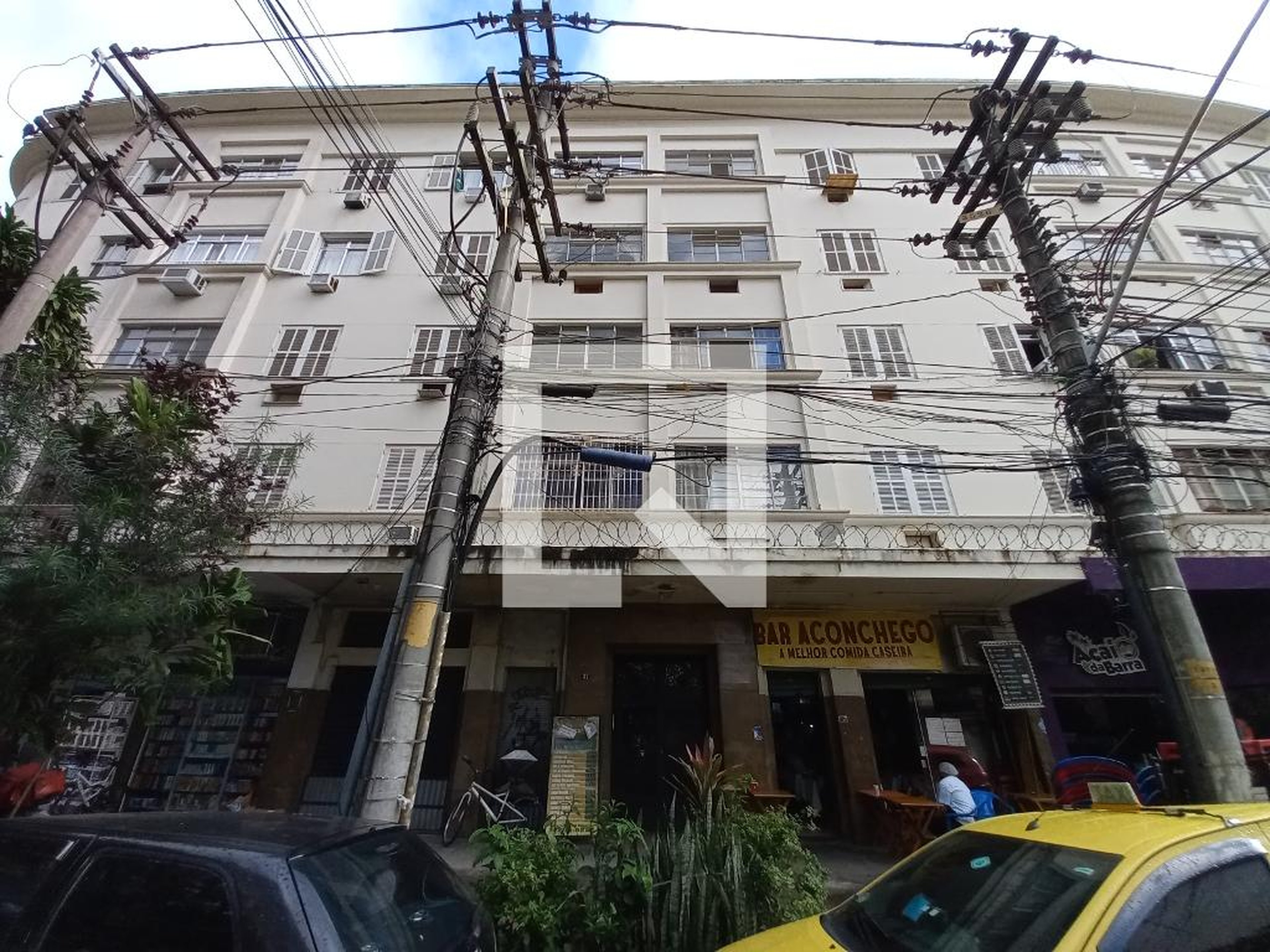 Fachada Condomínio em Rua Hipólito da Costa, 37