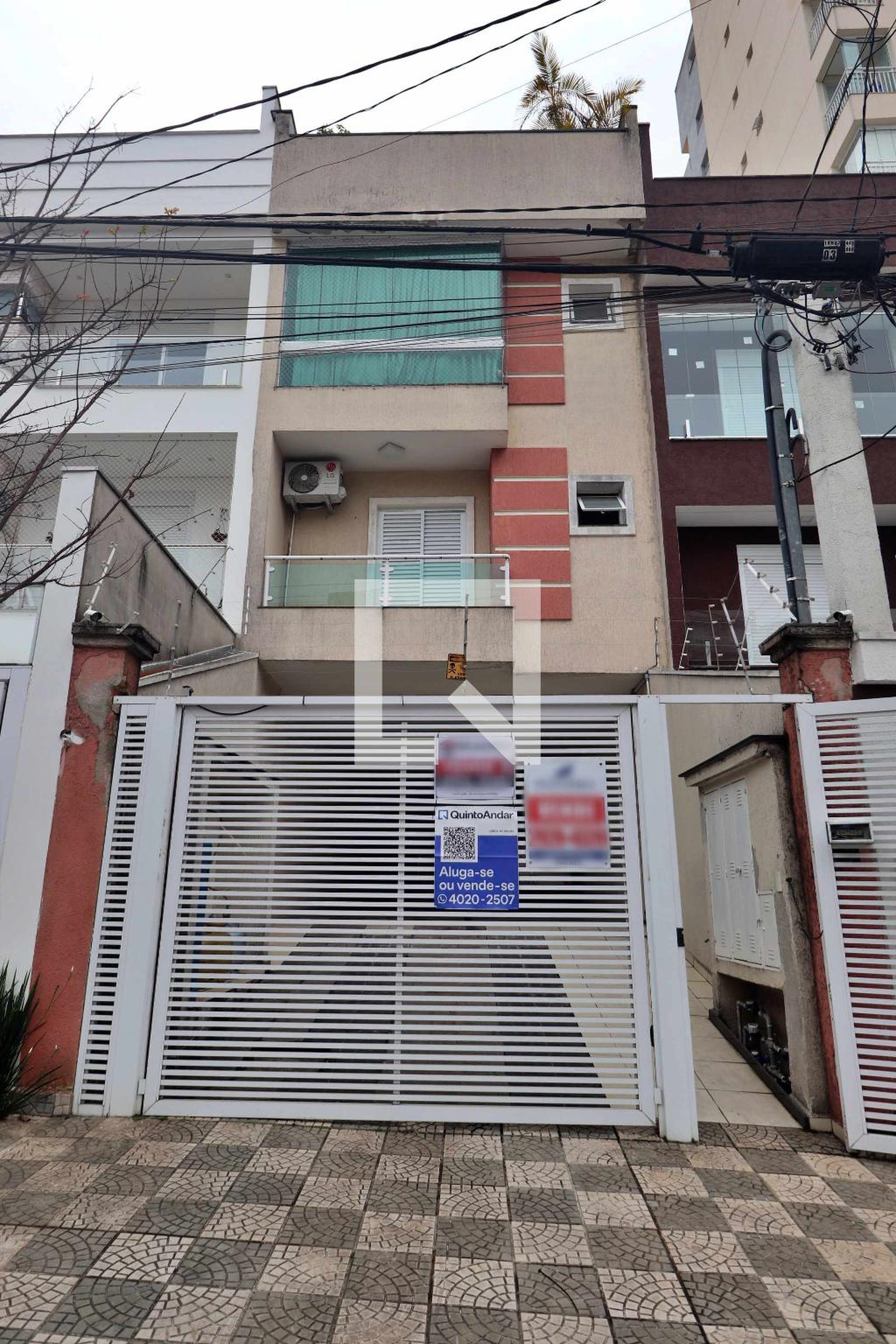 Fachada Condomínio em Rua Jequitinhonha, 200