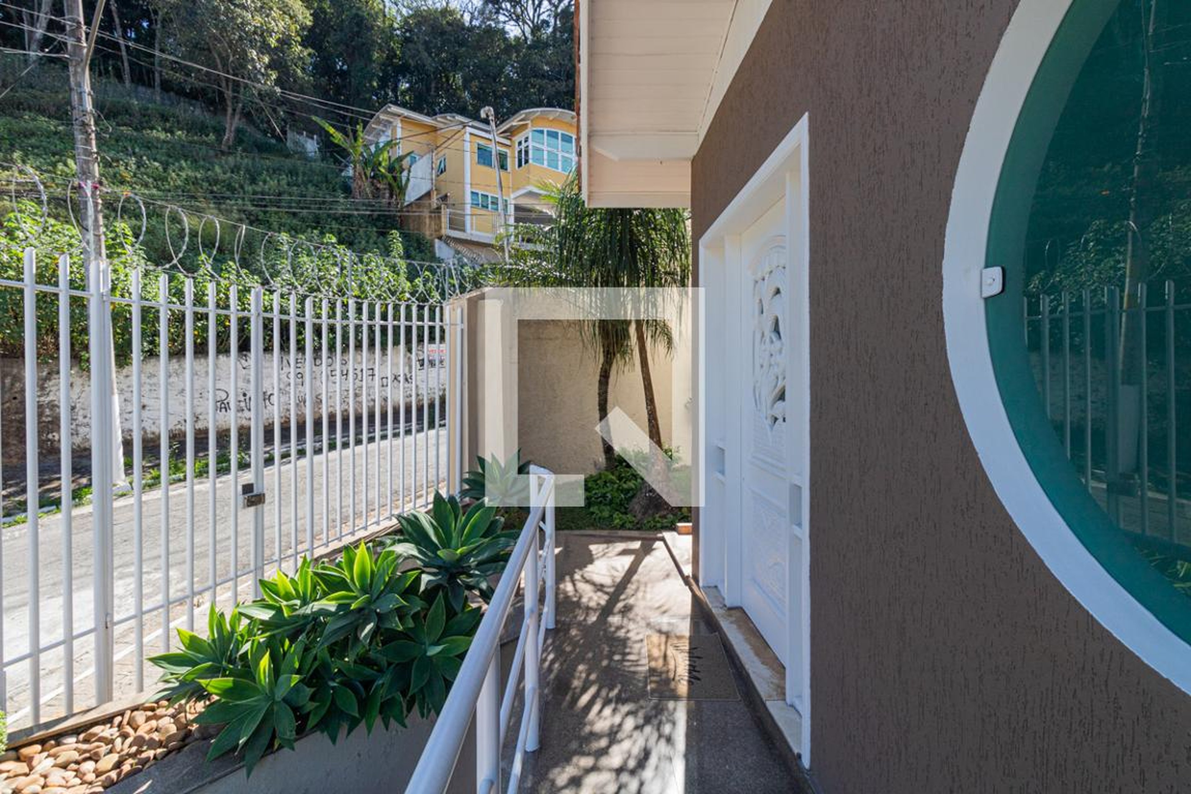 Entrada Condomínio em Rua Maria da Conceição Fonseca, 10