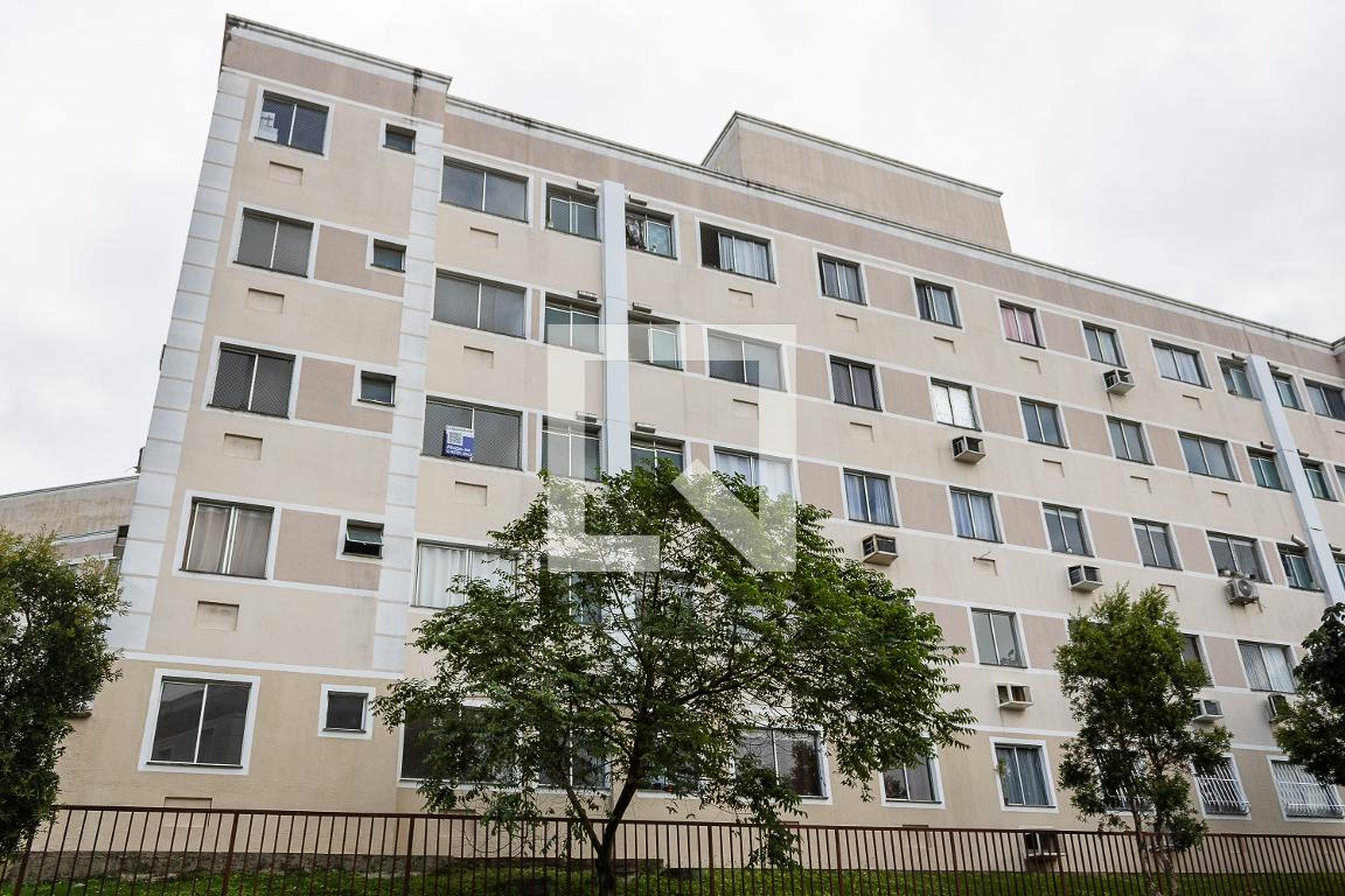 Fachada do Prédio Condomínio em Estrada do Tingui, 2496