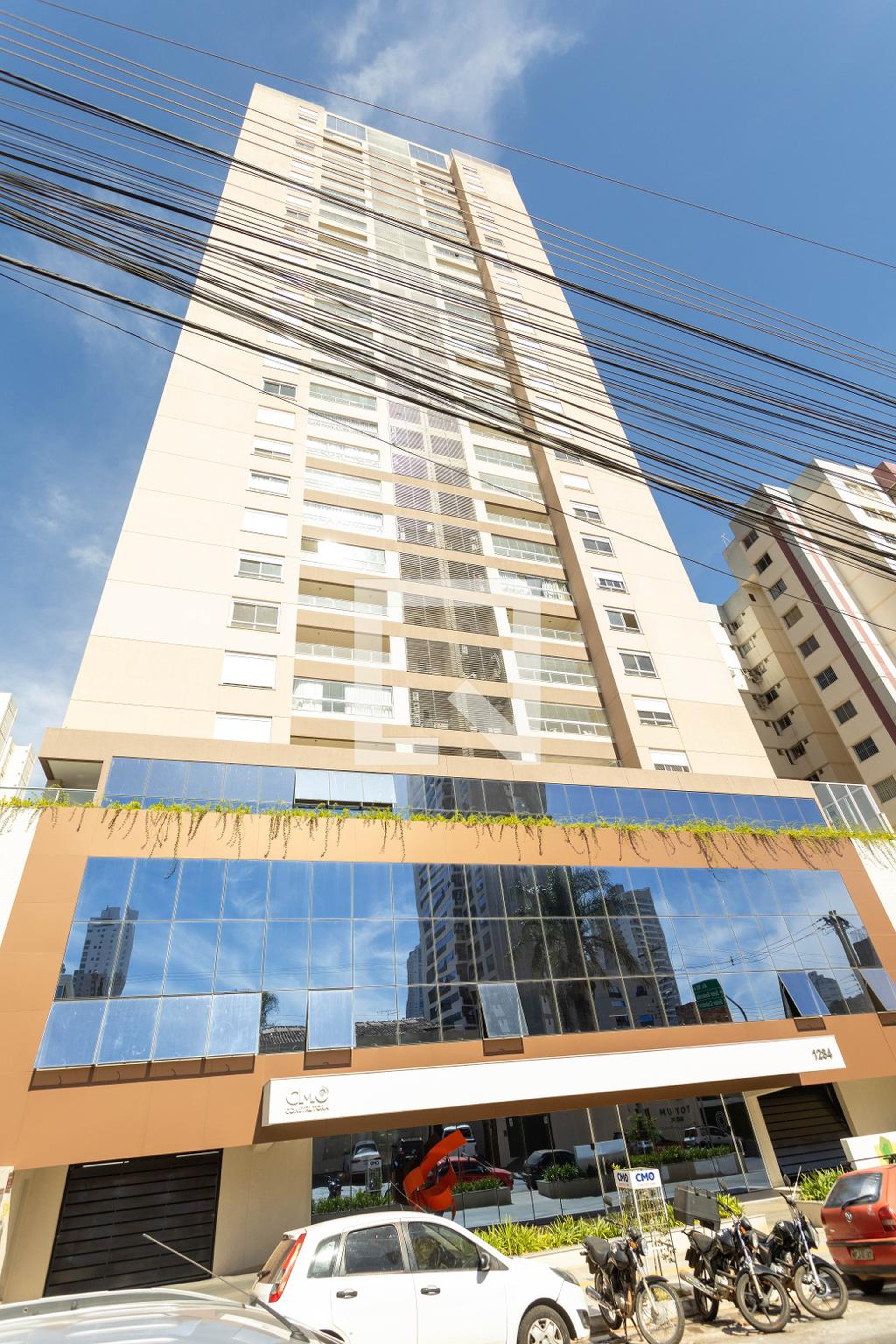 Fachada do Condomínio Condomínio Bueno Park