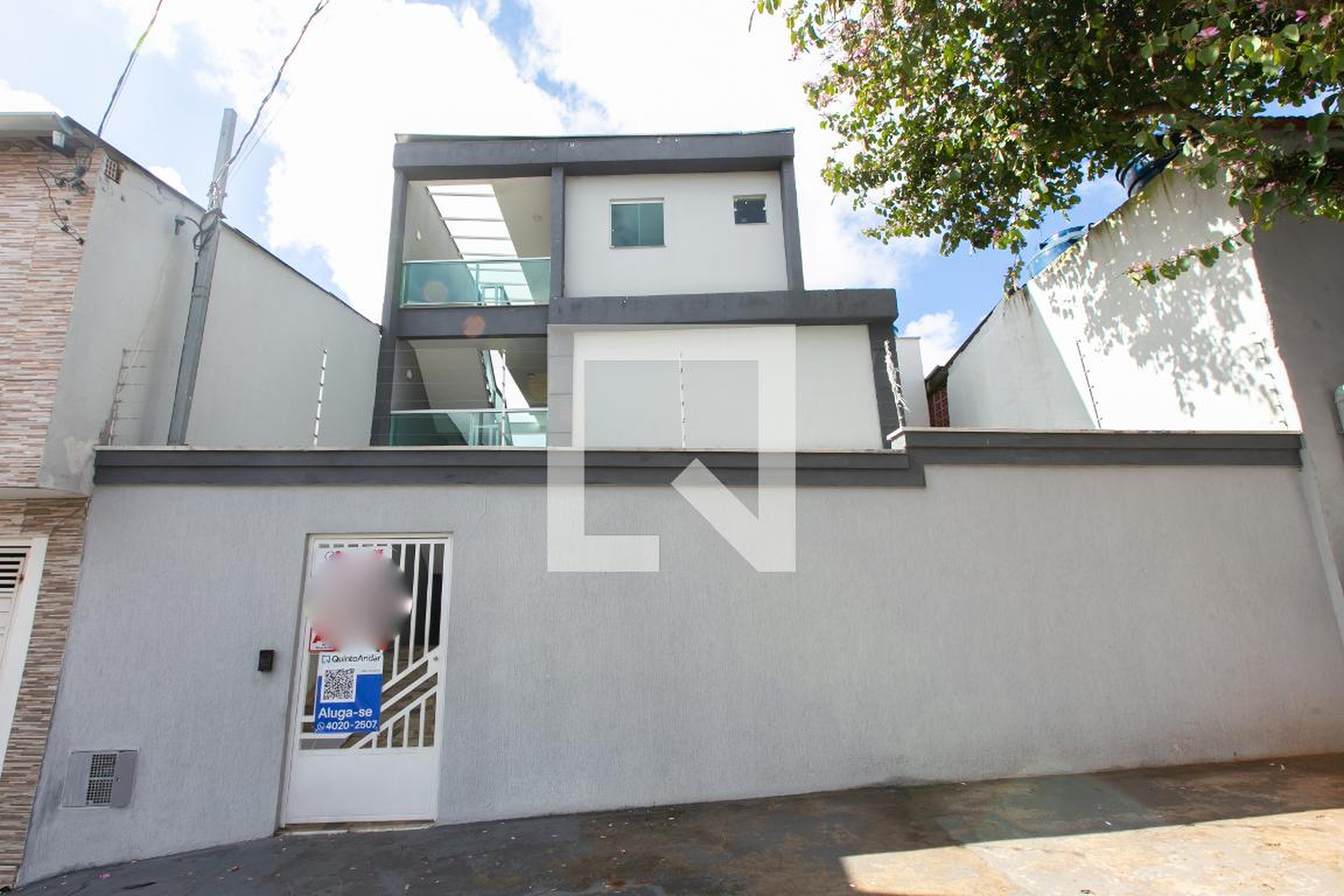 Fachada do Condomínio Condomínio em Rua Manuel Ribas, 296