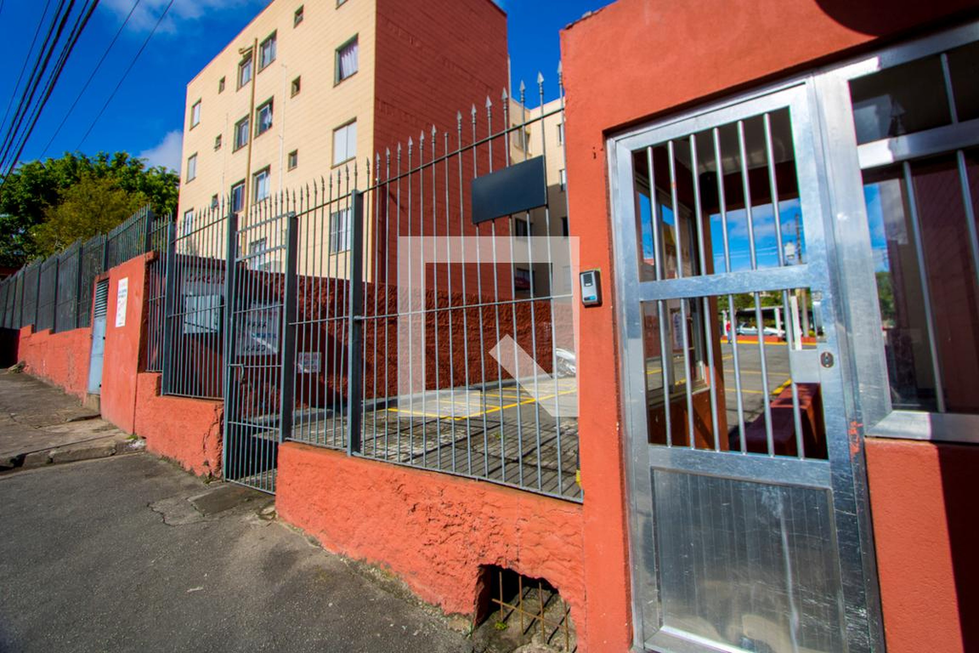 Fachada do Condomínio Condomínio em Rua Antônio Seixas Leite Ribeiro, 138