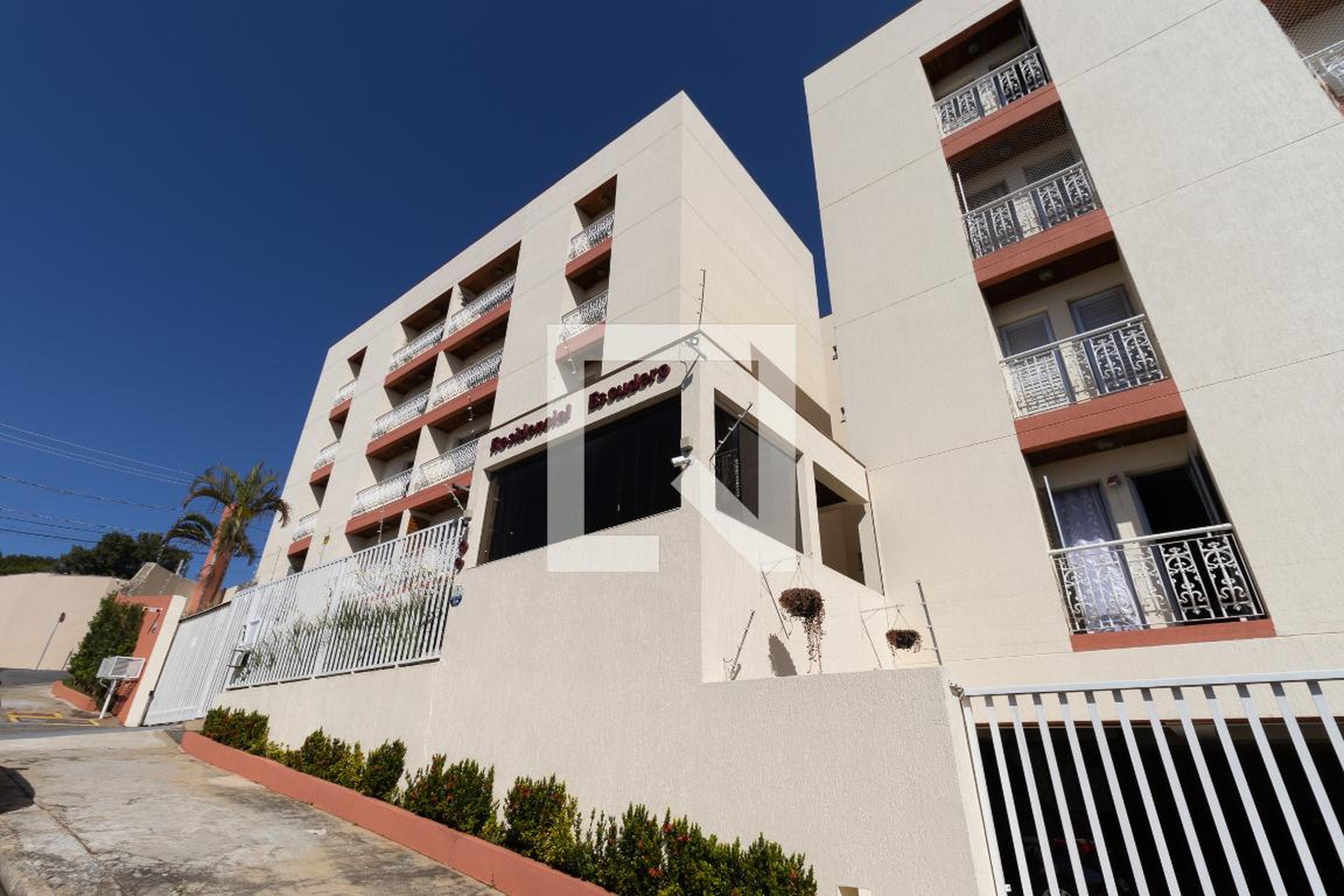 Fachada do Condomínio Residencial Escudero