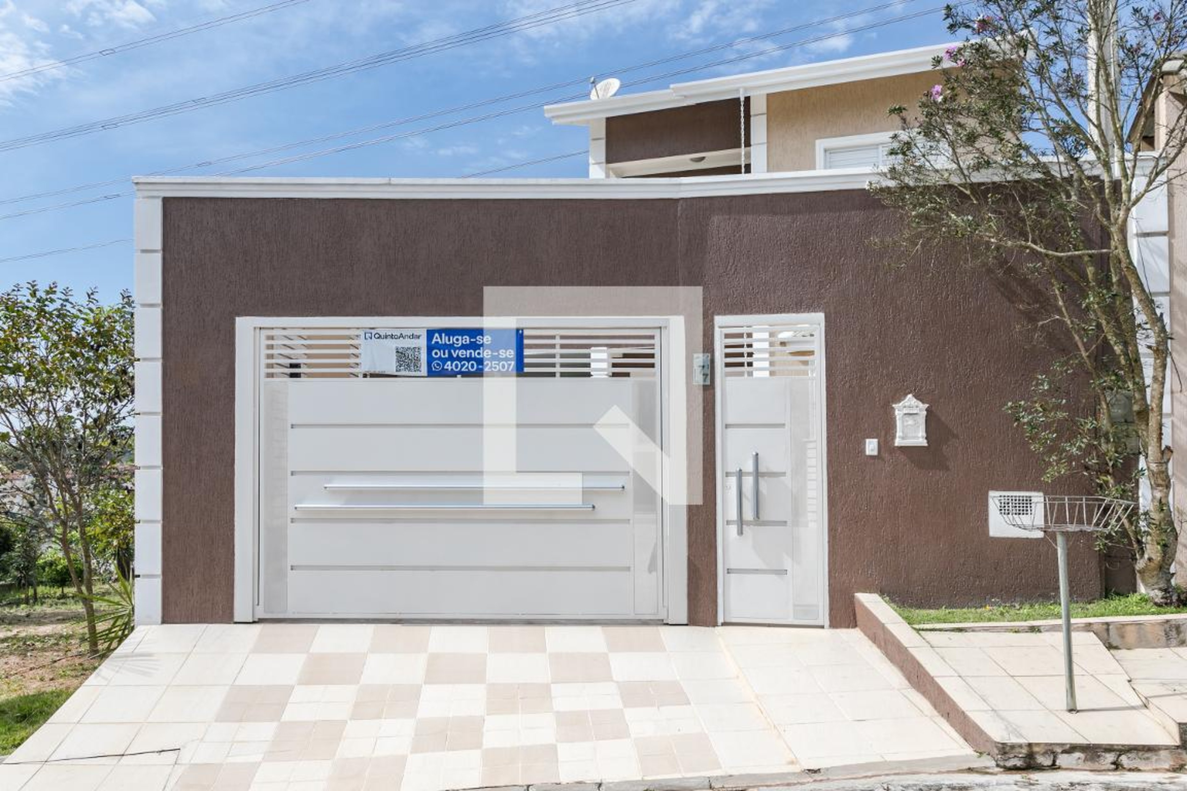 Fachada Condomínio em Rua Professora Benedita Esmeralda L.Ferreira, 177