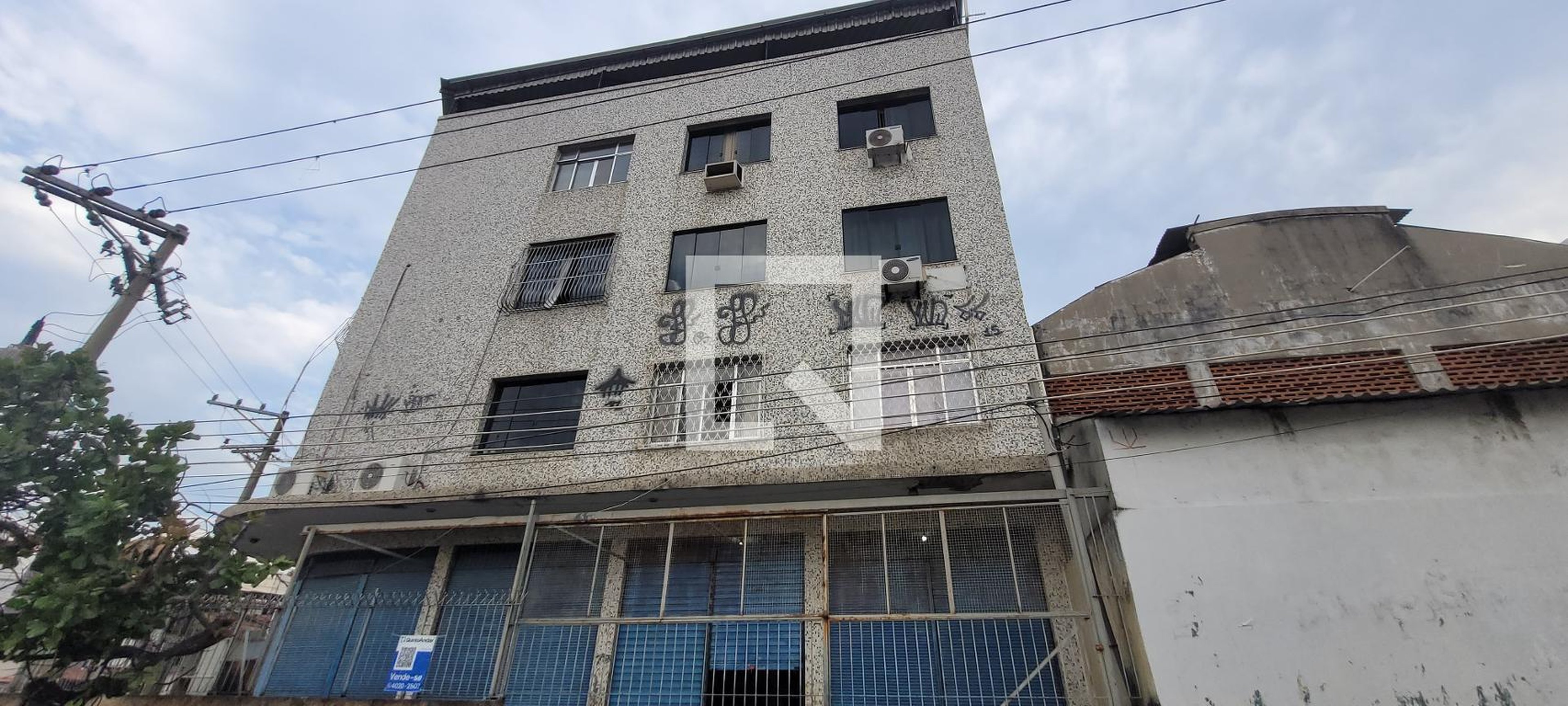 Fachada Condomínio em Rua Serra Freire, 2