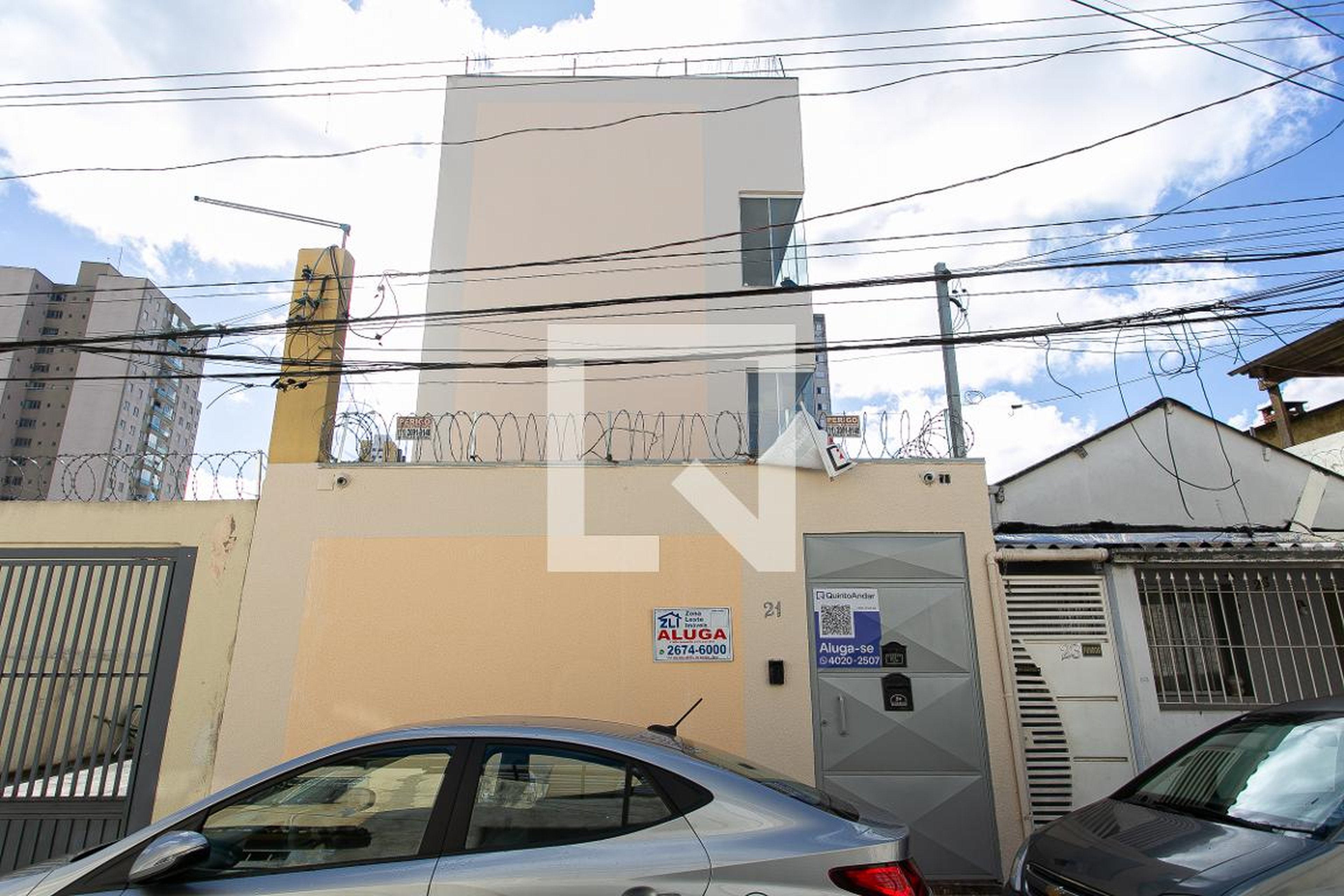 Fachada do Condomínio Condomínio em Rua Ajara, 21