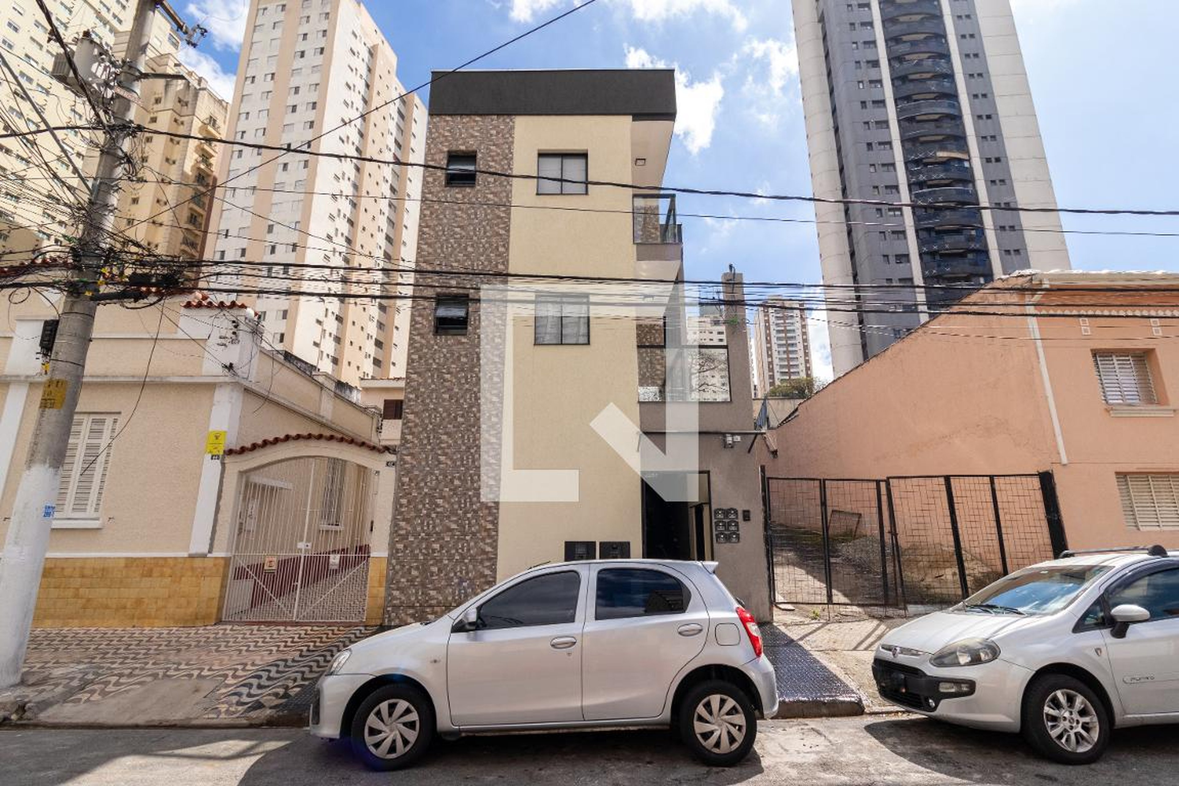 Fachada do Condomínio Condomínio em Rua Capitão Manuel Novaes, 60