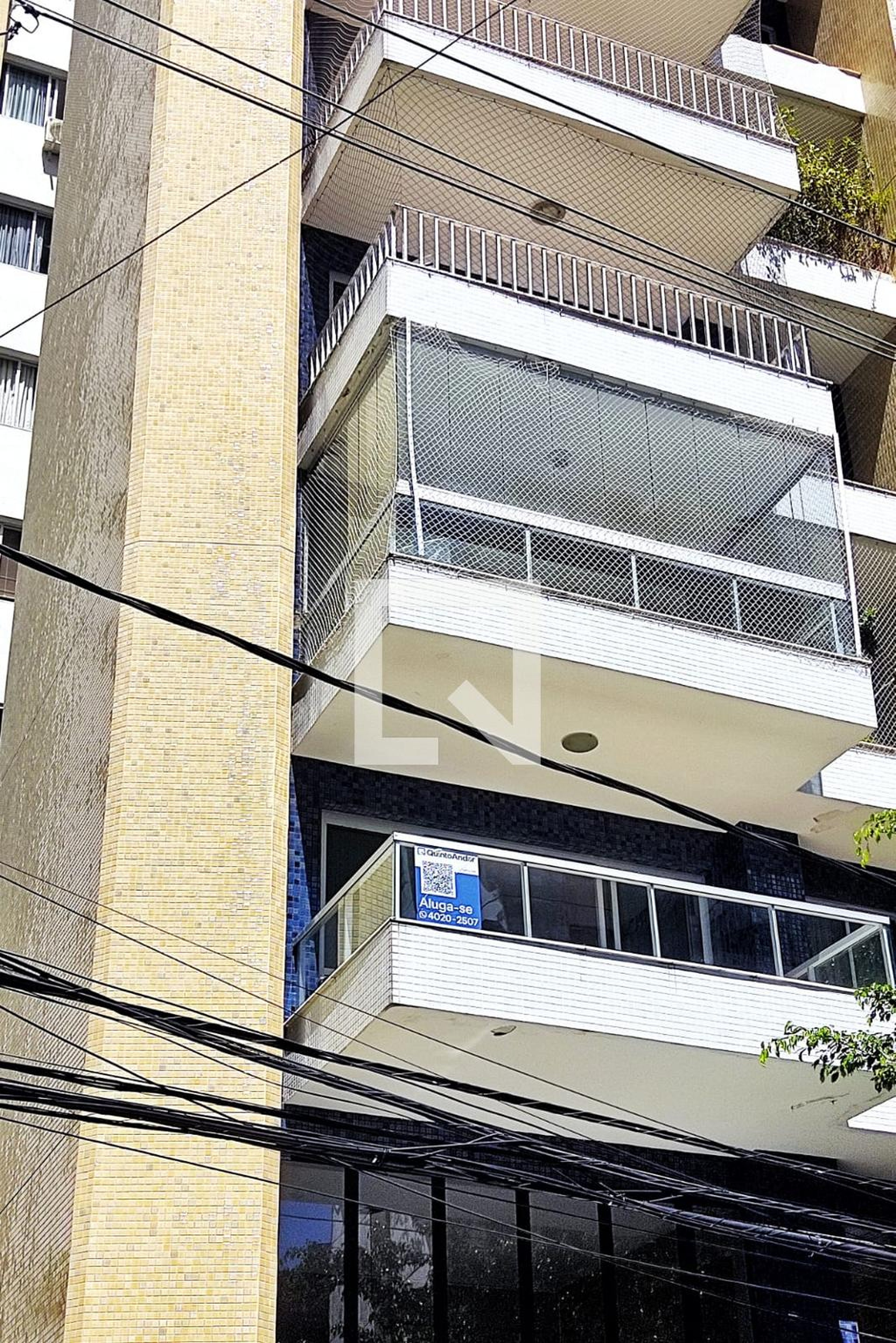 Fachada Condomínio em Rua Oito de Dezembro, 181
