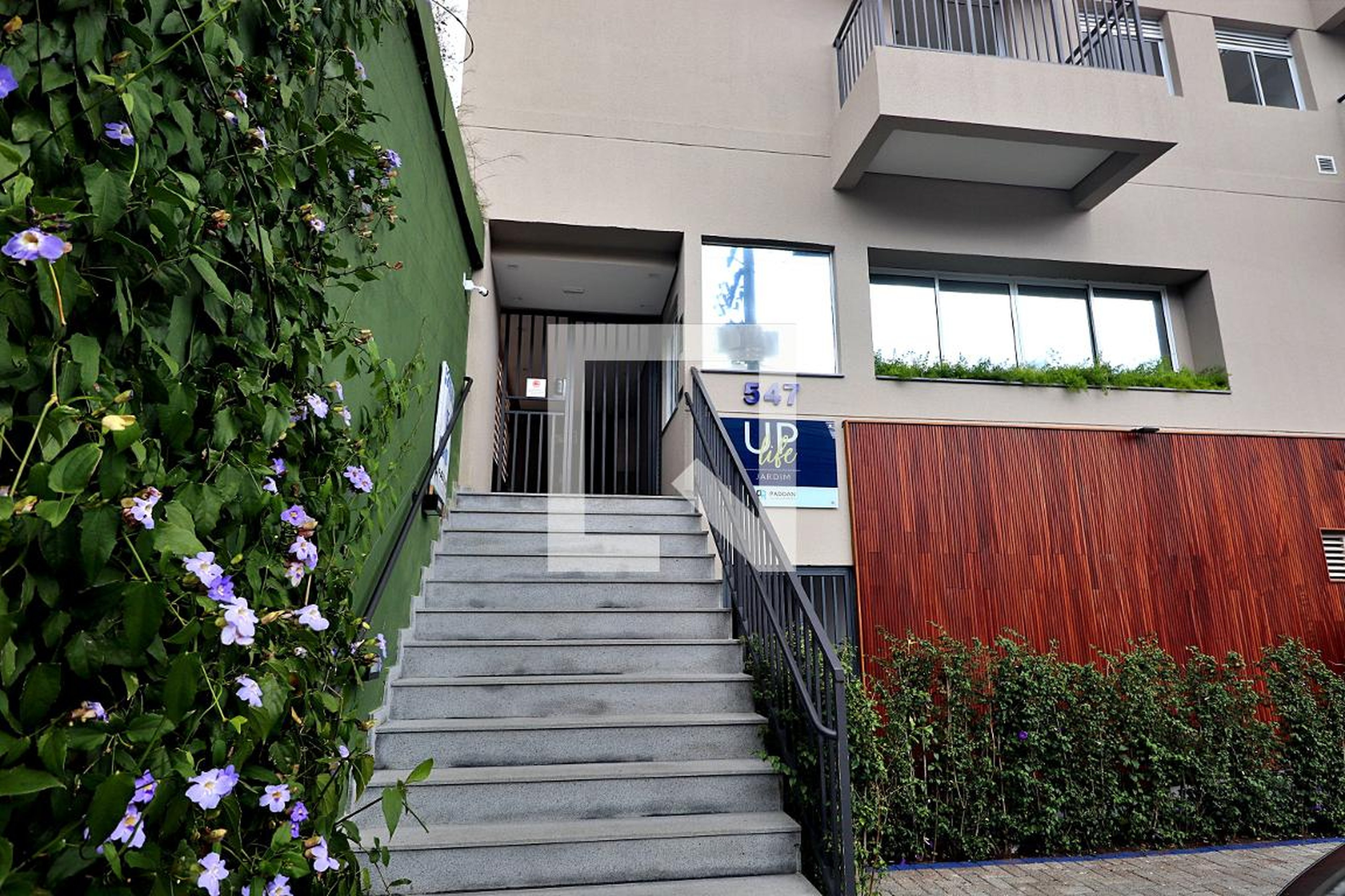 Fachada Condomínio em Avenida Industrial, 567