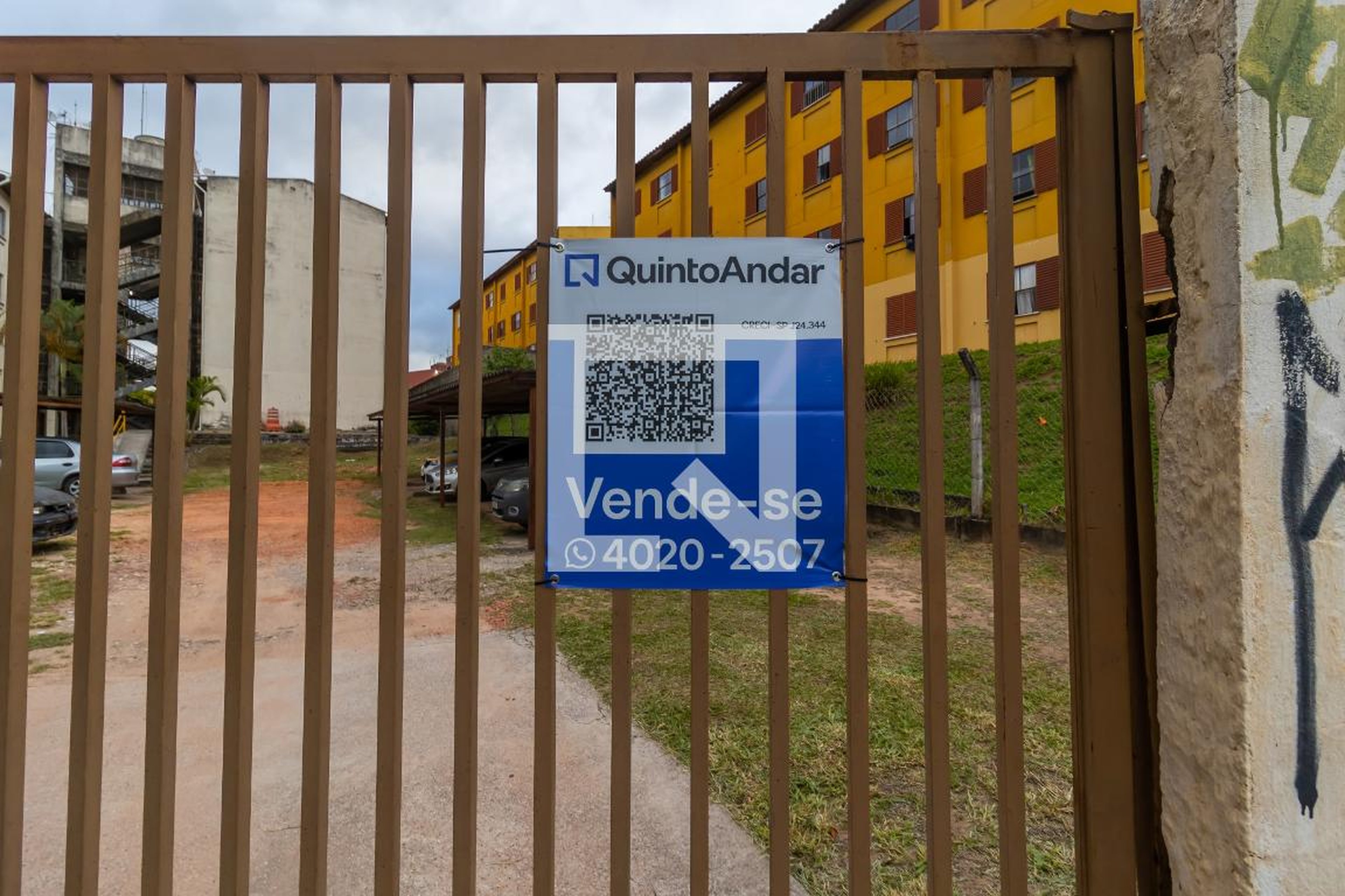 Fachada do Prédio Condomínio em Rua Uva Niágara, 70a