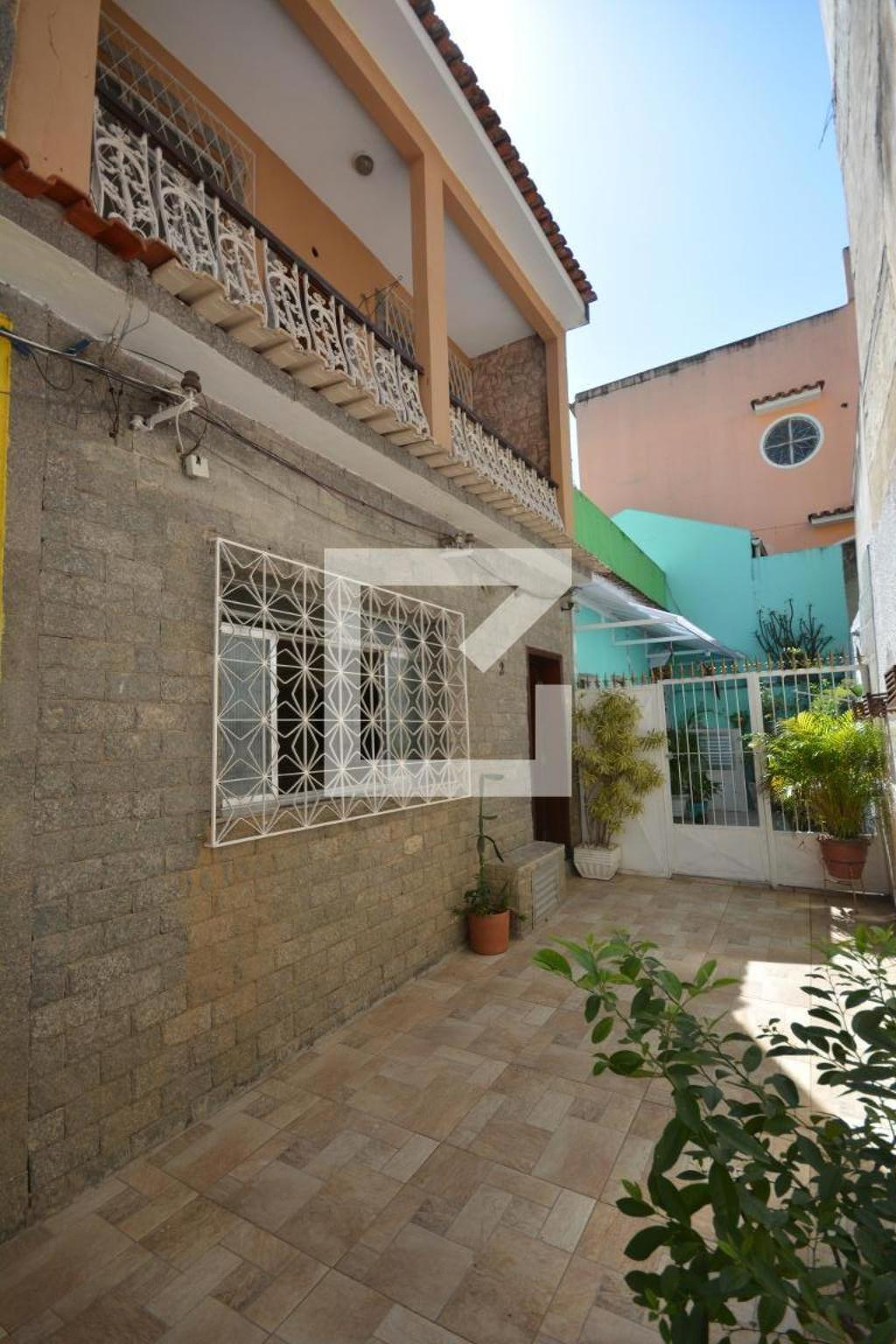 Fachada Condomínio em Rua Bernardo Taveira, 230