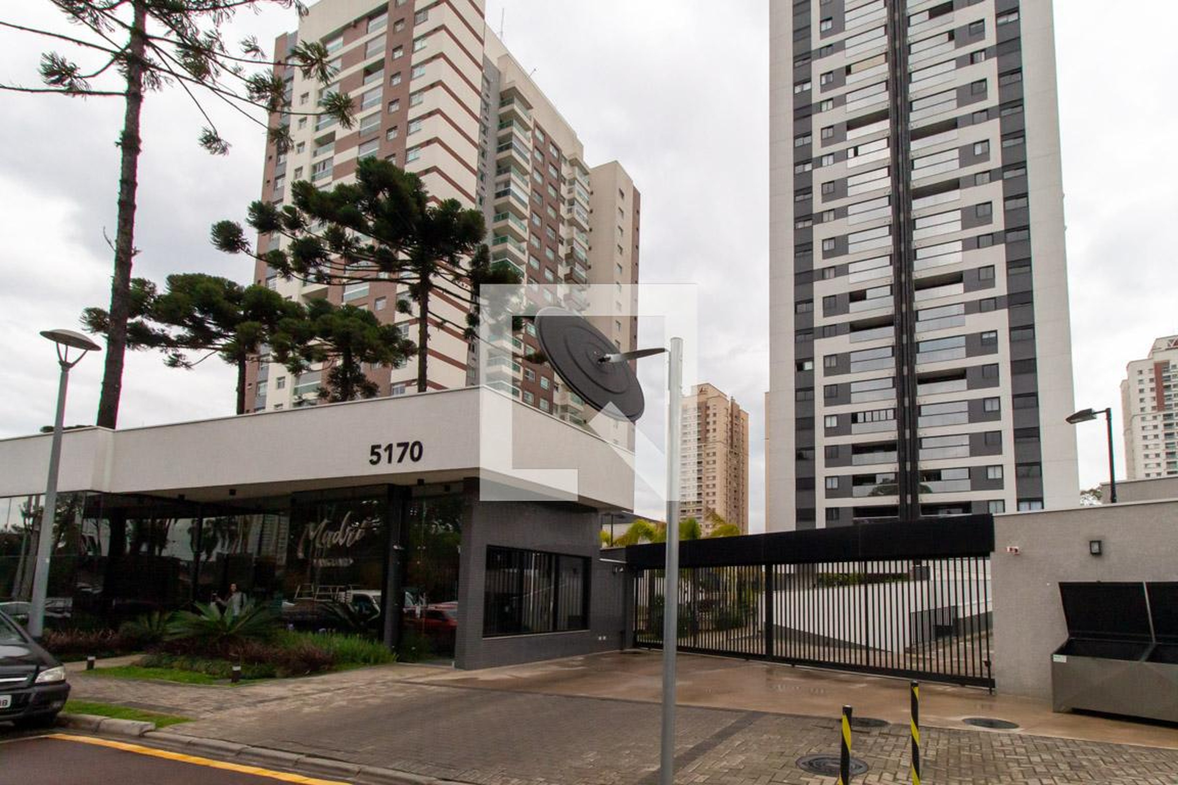 Fachada do Condomínio Condomínio em Rua Monsenhor Ivo Zanlorenzi, 5179