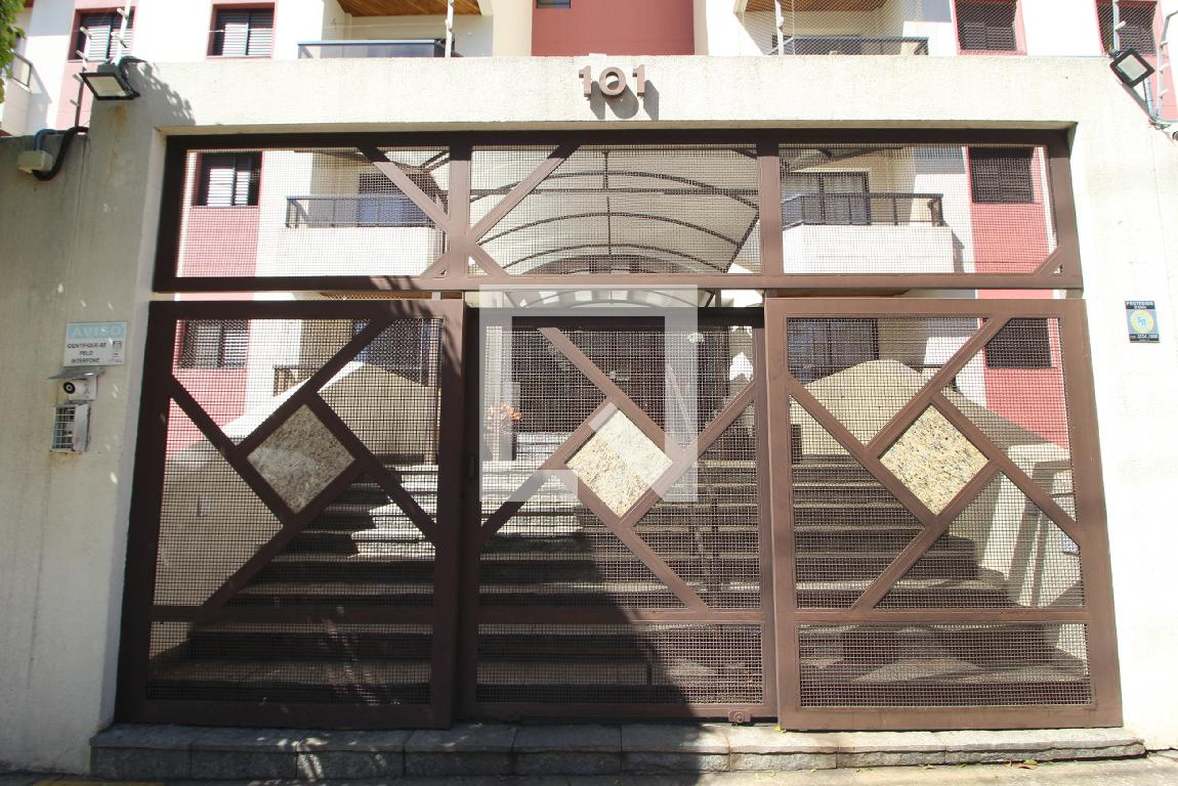 Fachada do Condomínio Edifício Victória I