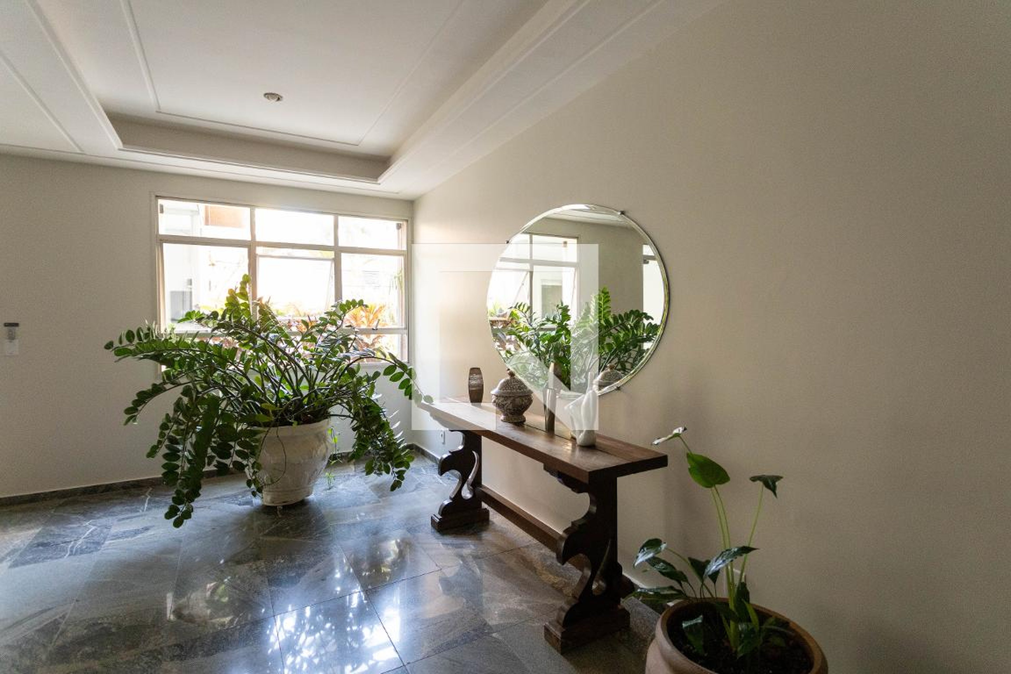 Hall de Entrada Condomínio em Rua S-5, 750