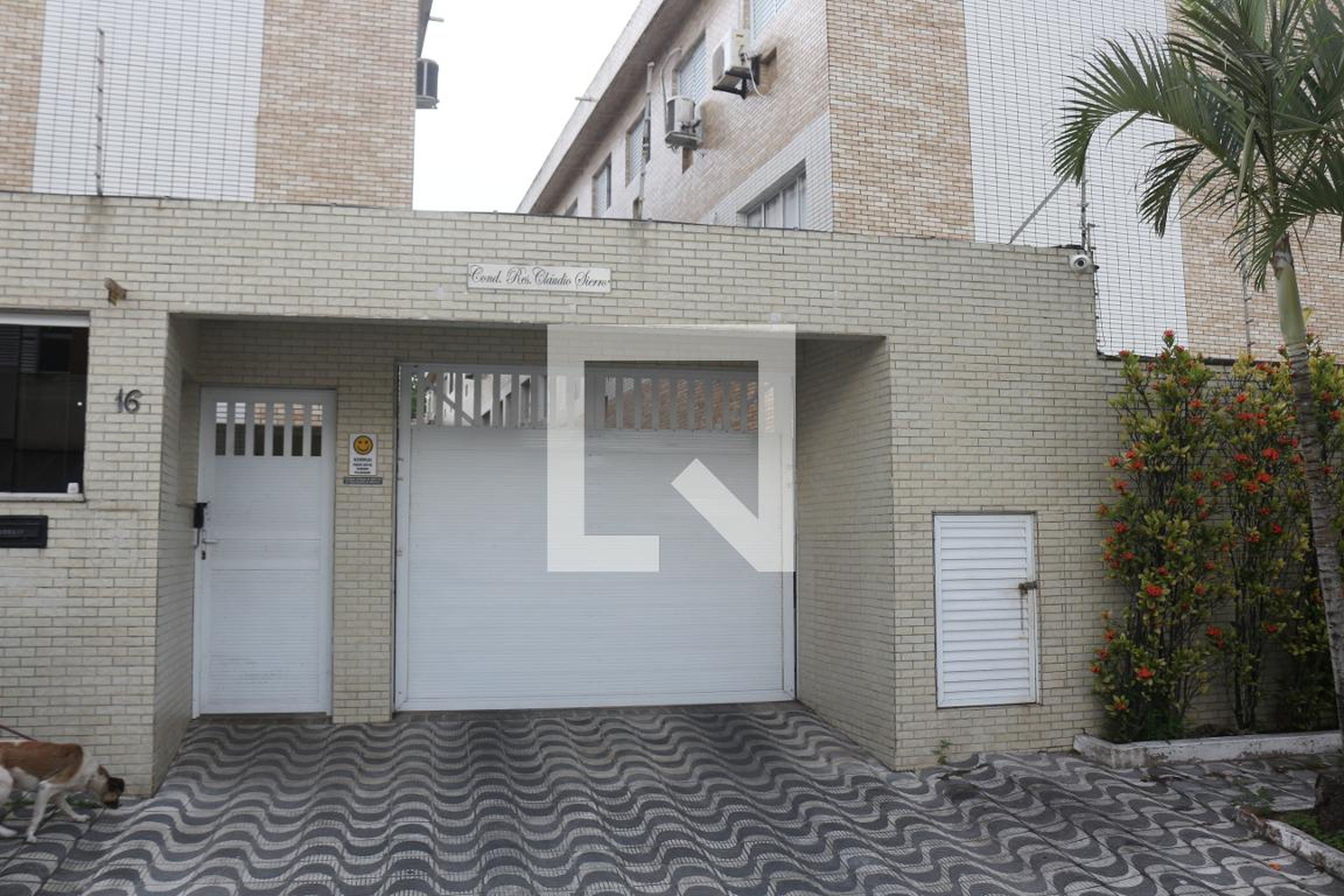 Fachada Condomínio em Rua Antônio Ludgero dos Santos, 16