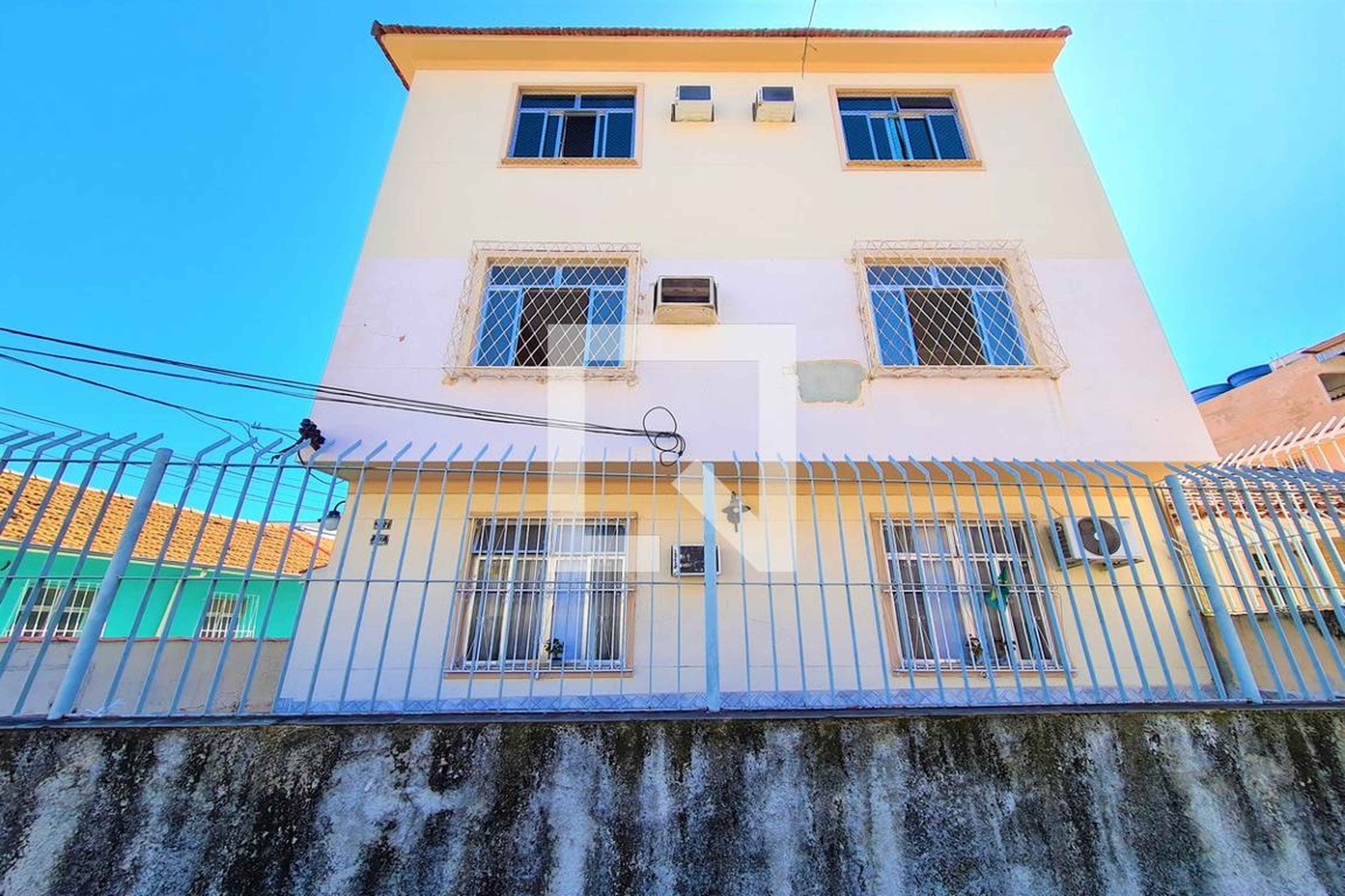 Fachada Condomínio em Rua Miguel Fernandes, 377