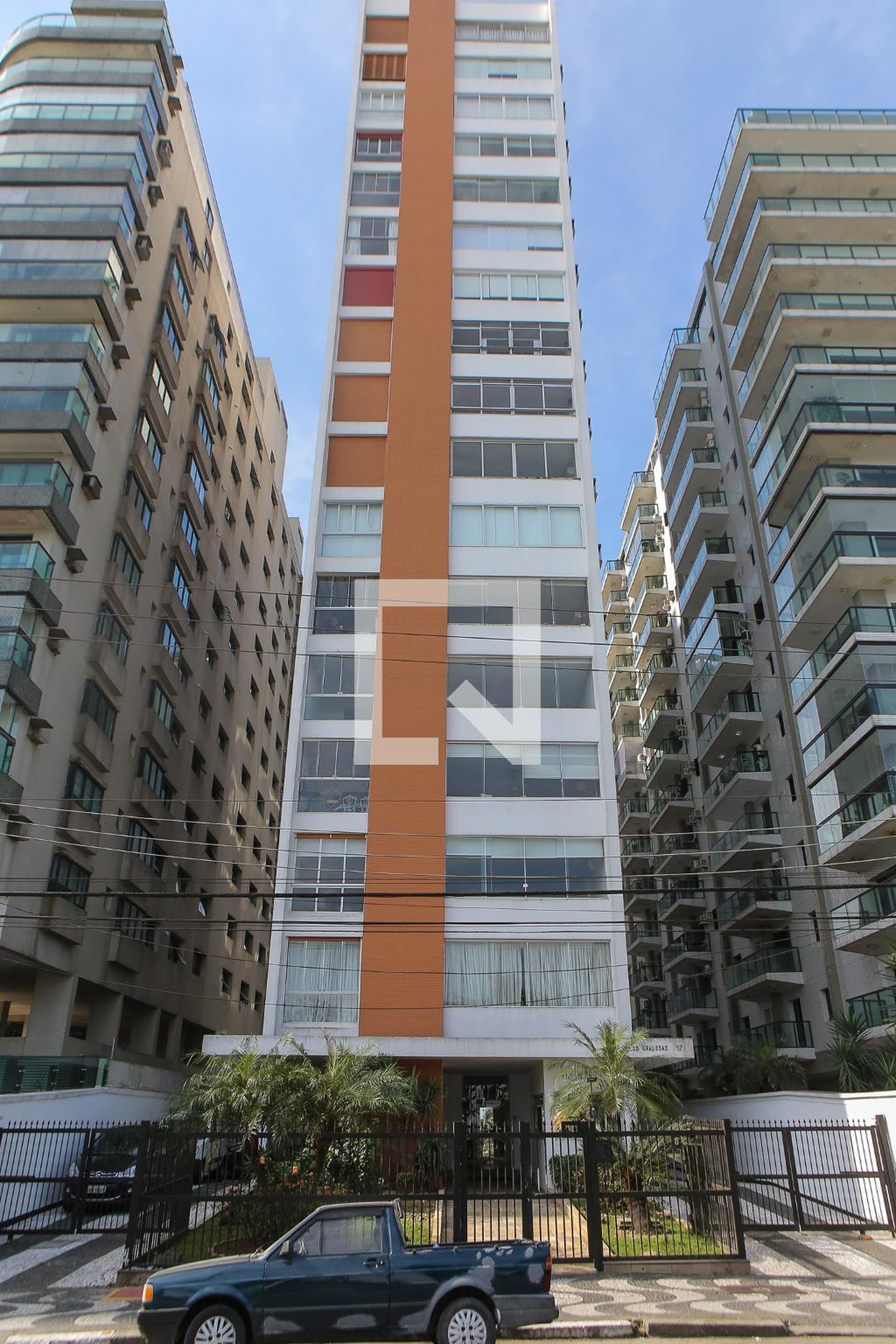 Fachada Condomínio em Avenida Bartholomeu de Gusmão, 17