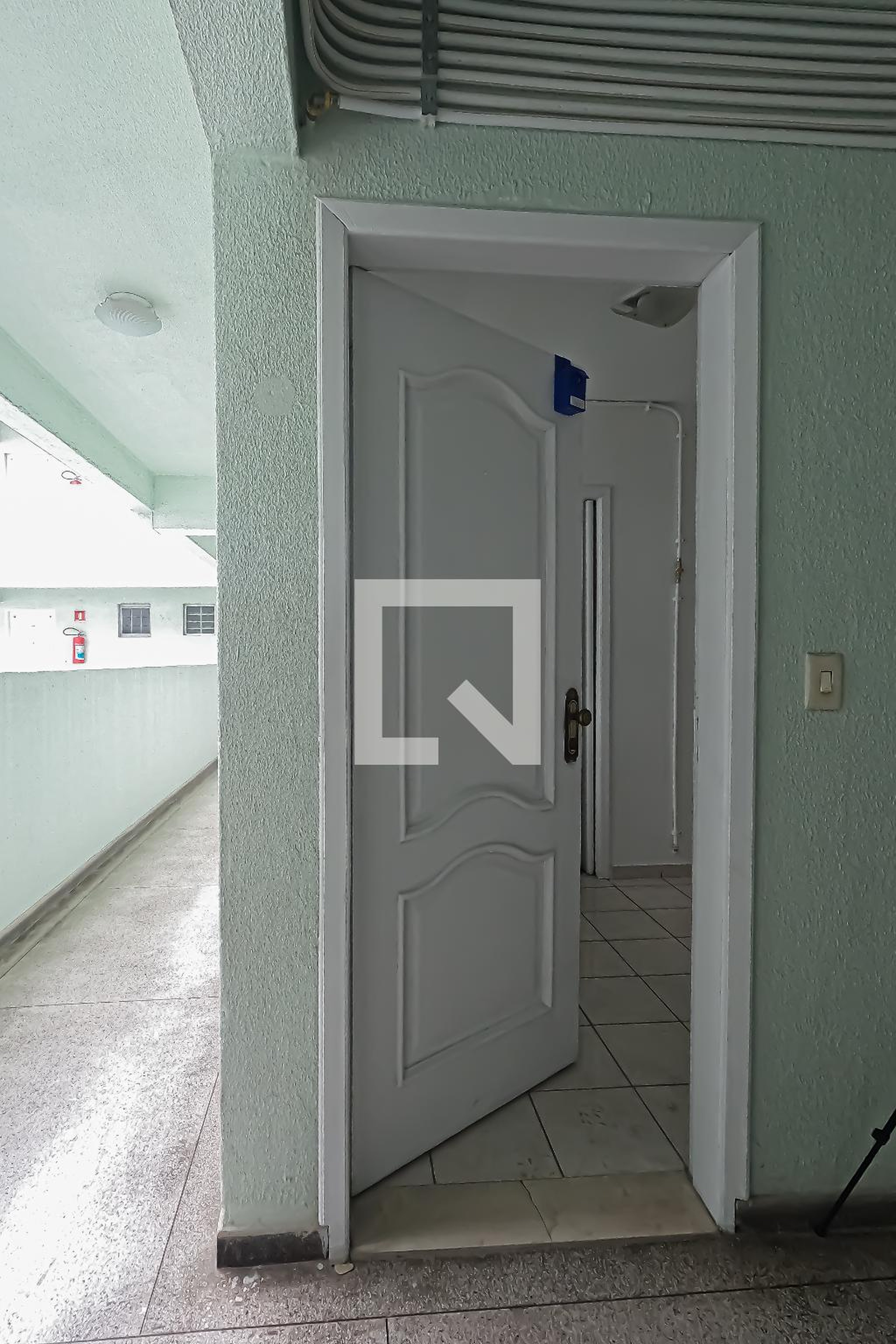 Entrada Condomínio em Rua Professor Leopoldo Paperini, 170