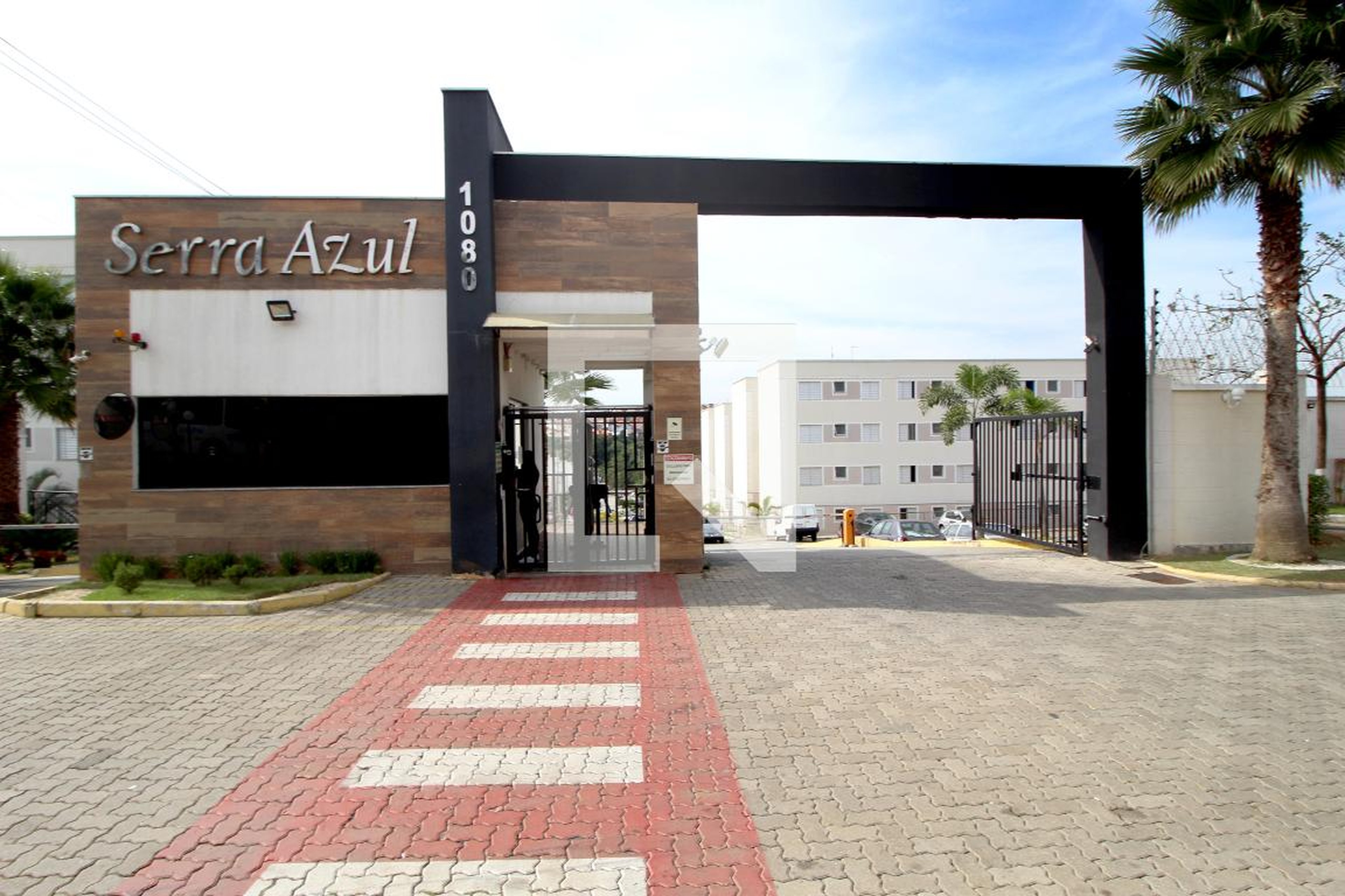 Fachada do Condomínio Condomínio Parque Serra Azul