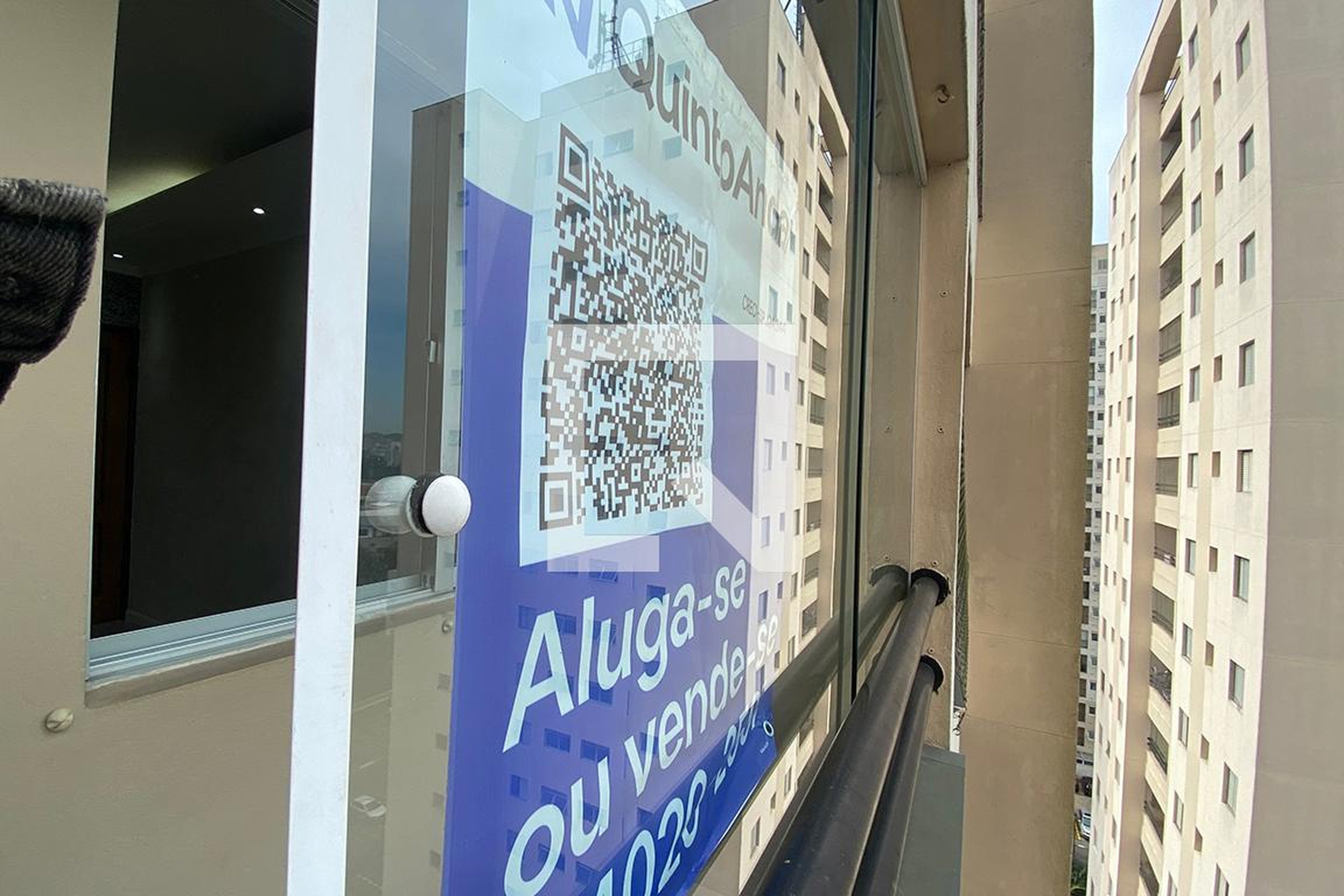 Fachada Condomínio em Av Dom Jaime Barros de Câmara, 78