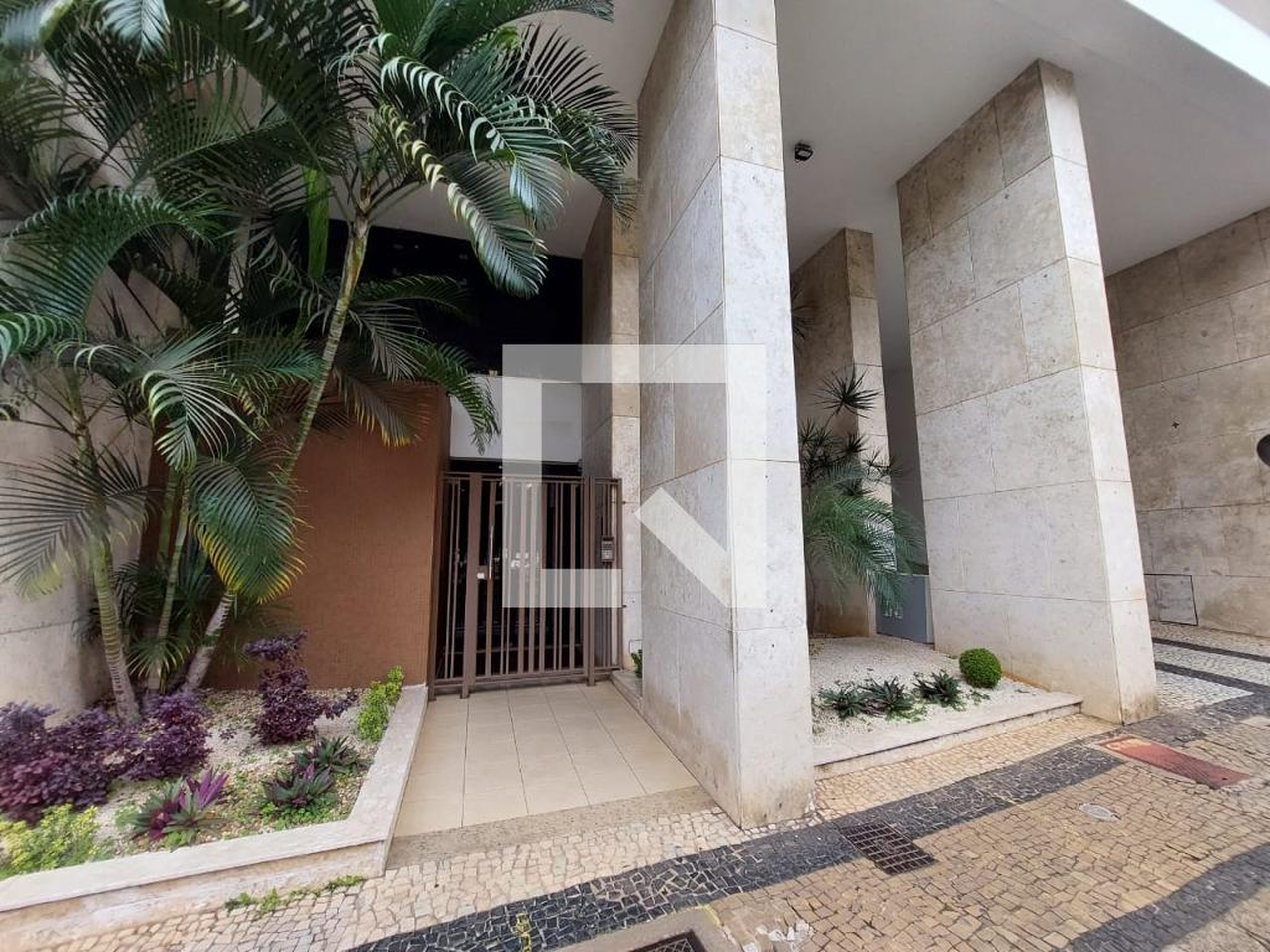 Fachada Condomínio em Rua Barão de Jaguara, 504