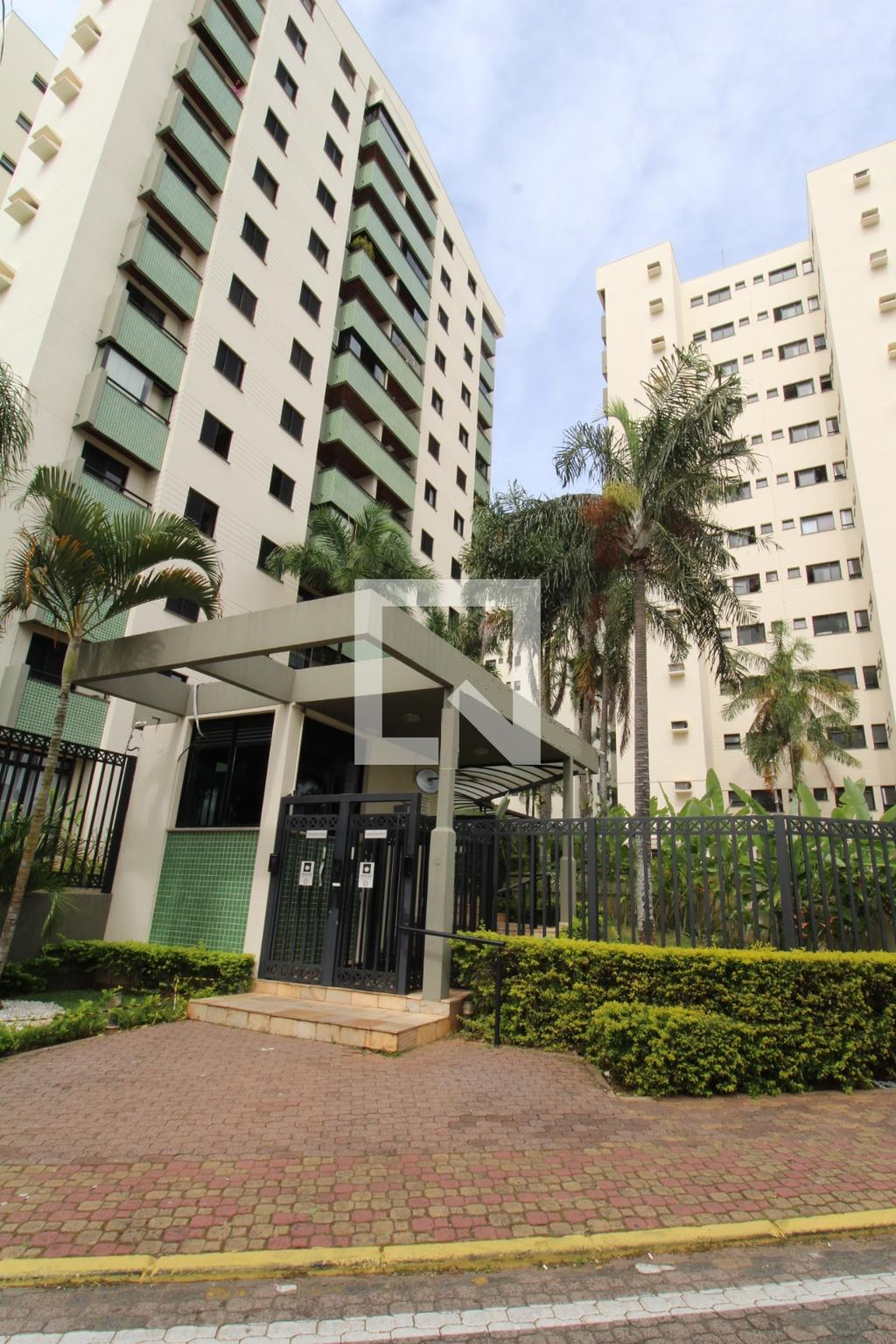 Fachada do Condomínio Condomínio Alpha Park