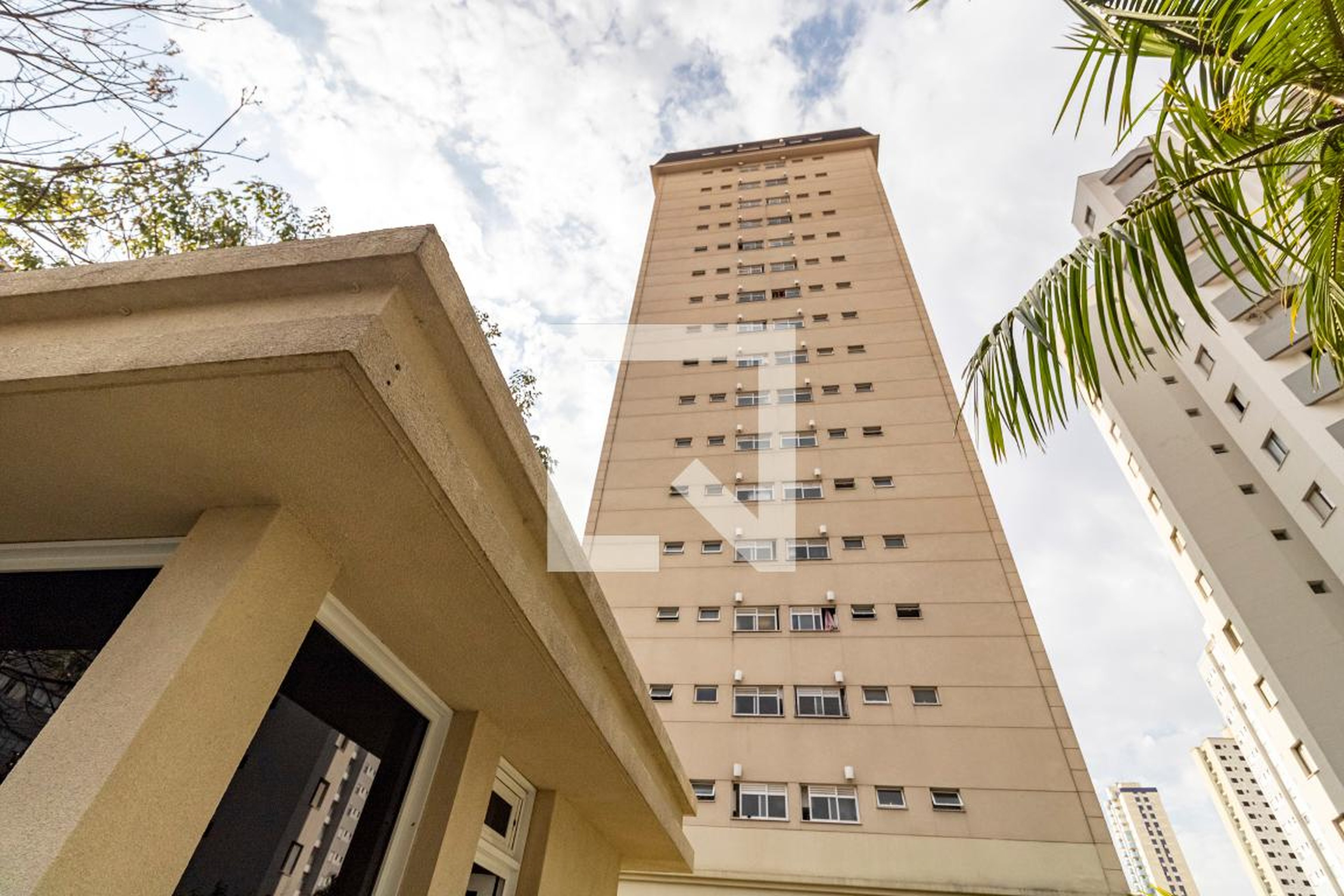 Fachada do Condomínio Edifício Monte Carlo