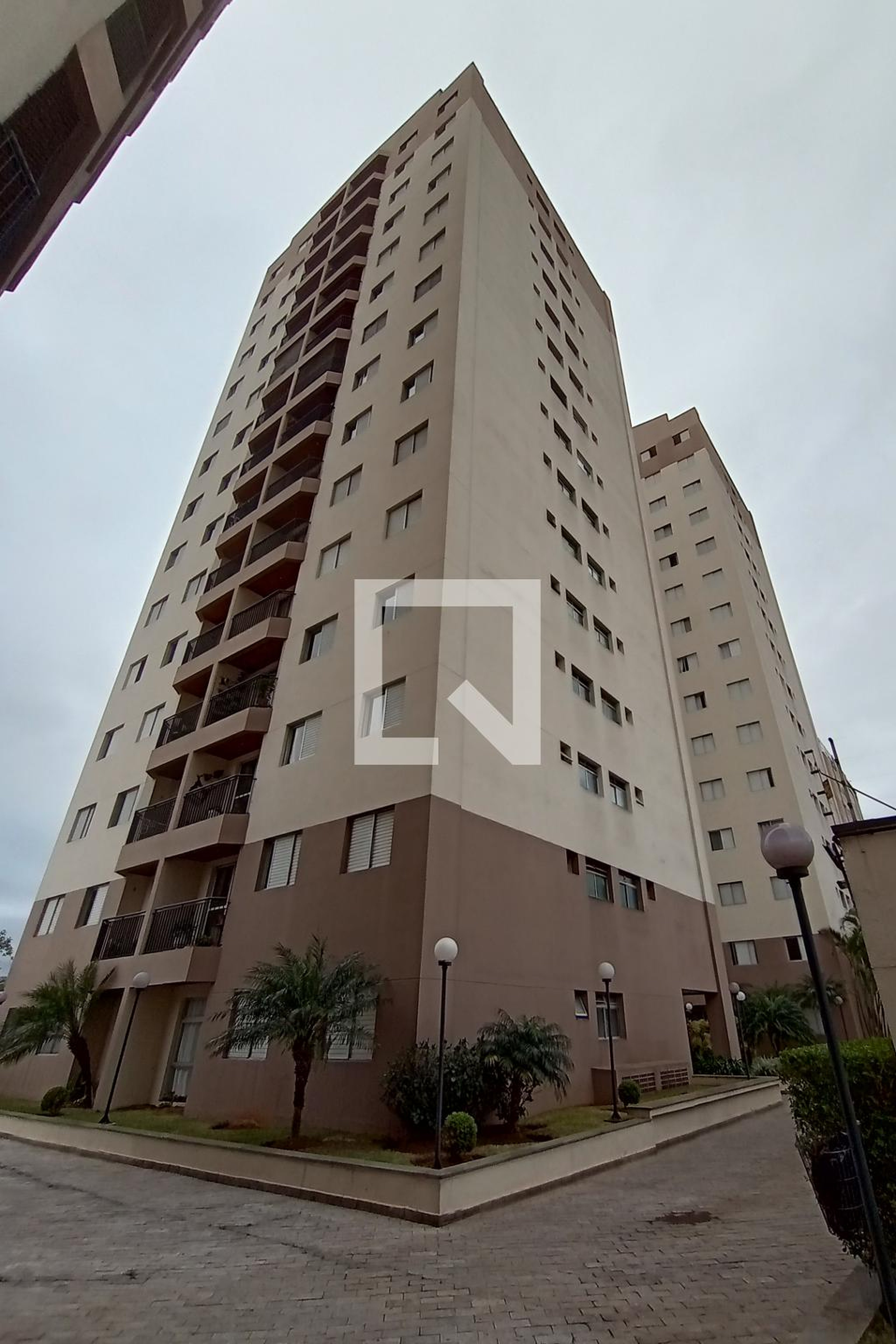 Fachada do Condomínio Condomínio Flórida