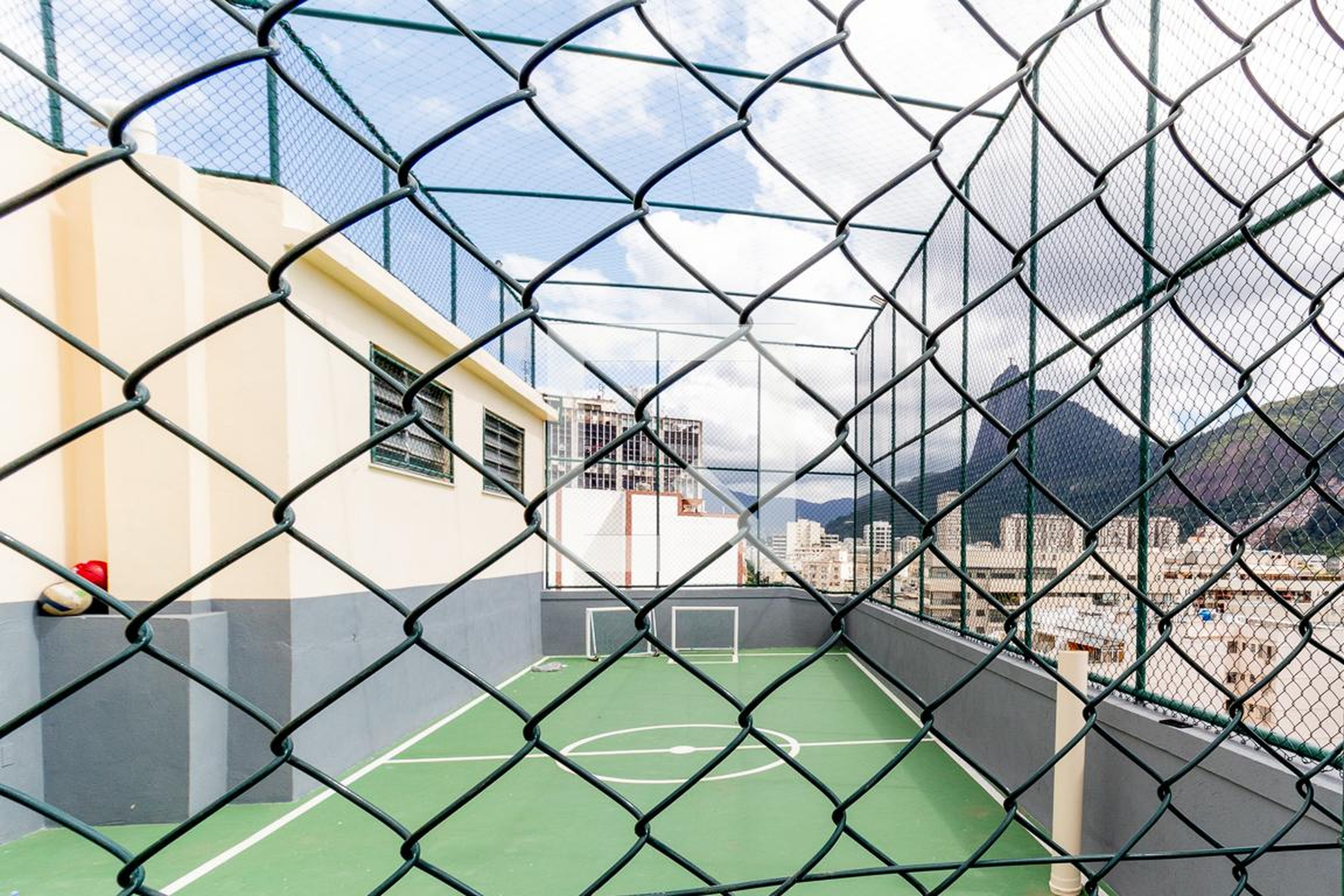 Quadra Esportiva - Edifício Triangular