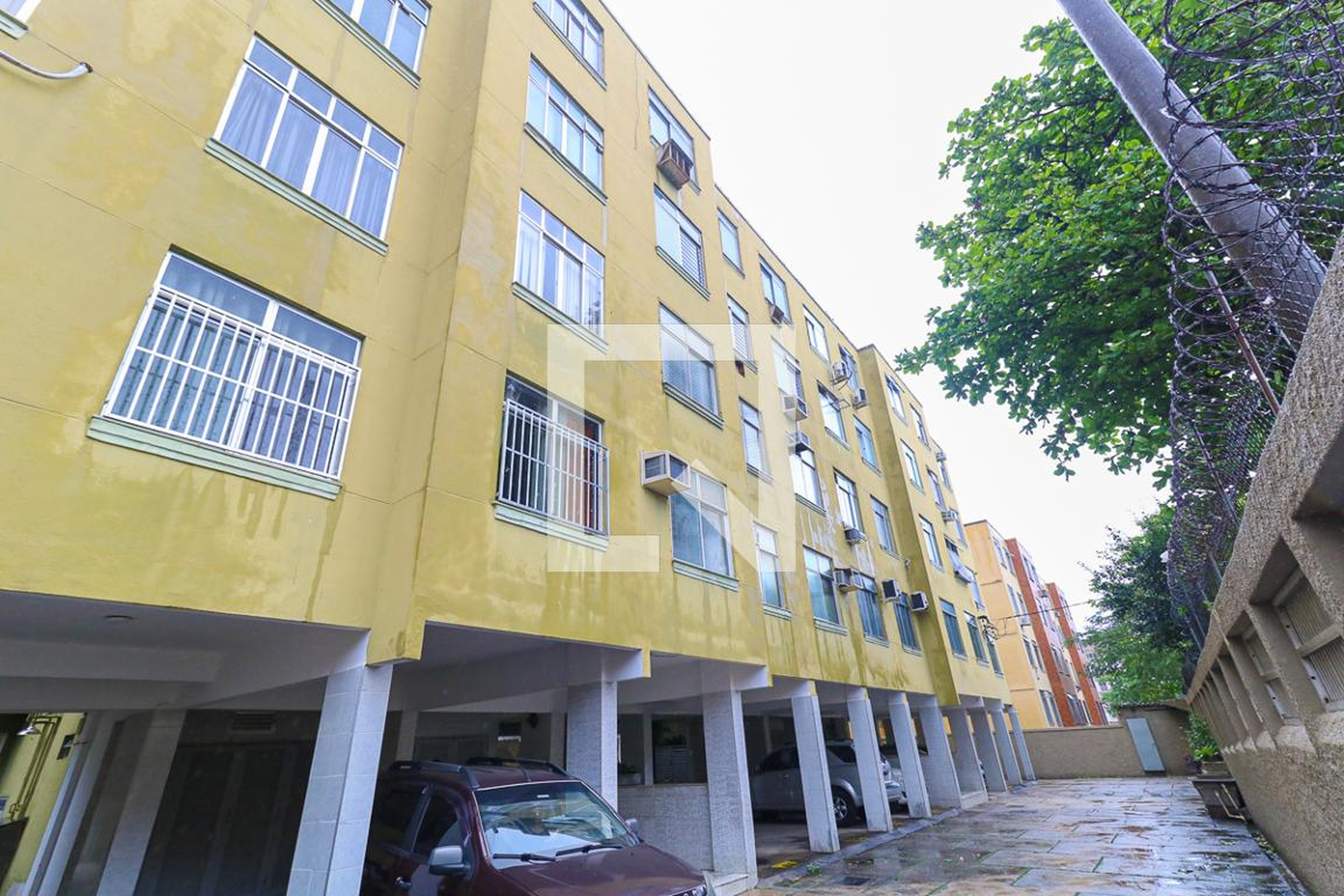 Fachada Condomínio em Rua Eulina Ribeiro, 468