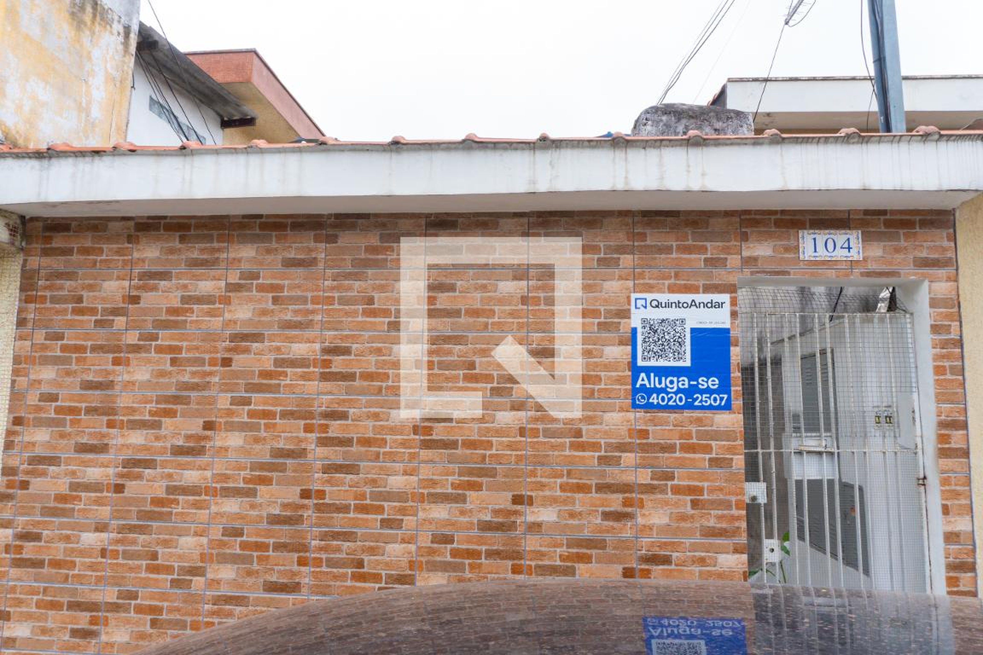 Fachada Condomínio em Rua das Aroeiras, 104